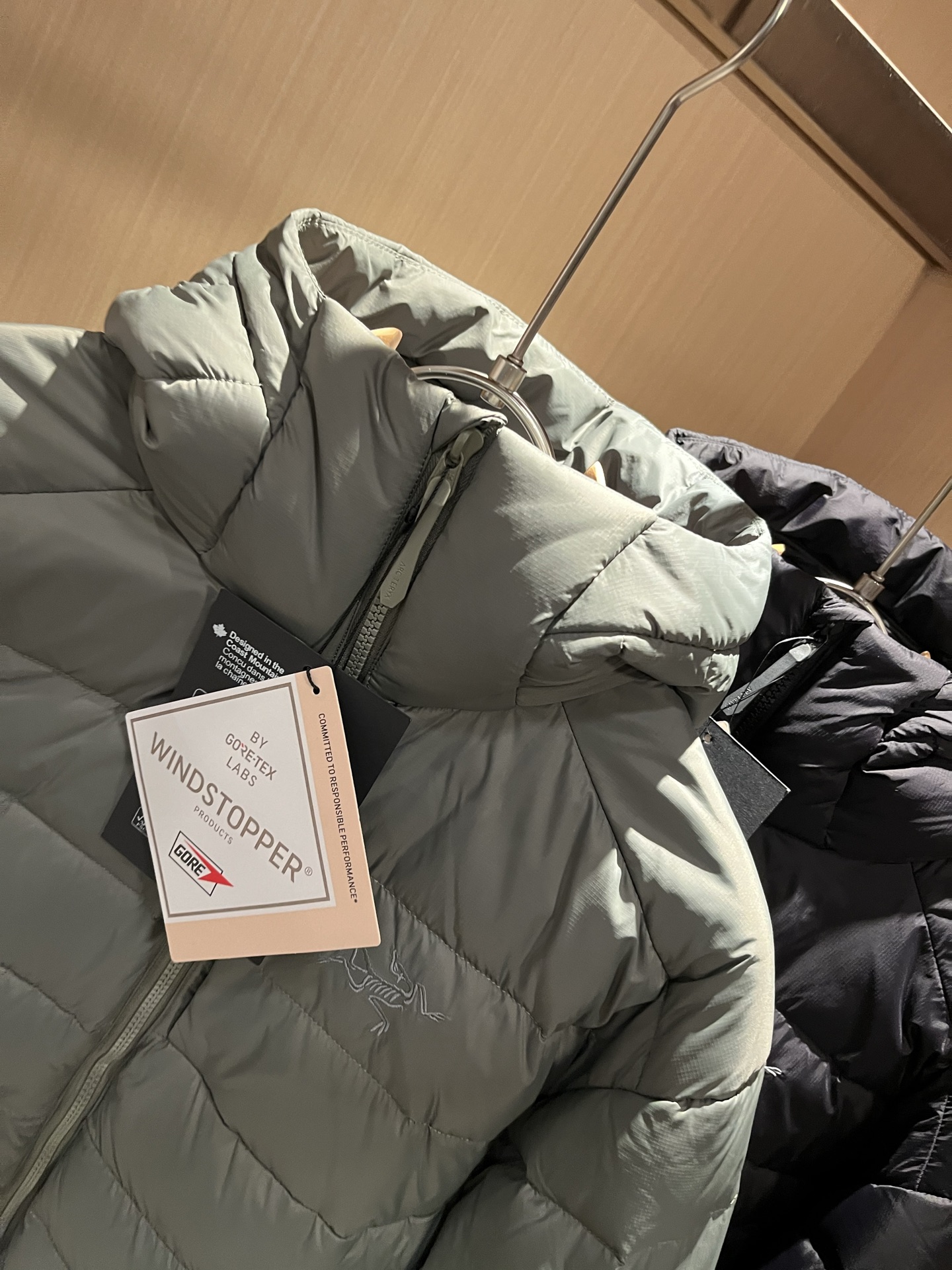 ARCTER*X始*祖鸟 2025秋冬新款羽绒夹克外套，户外品牌可能大家第一想到的就是加拿大鹅、始祖鸟。