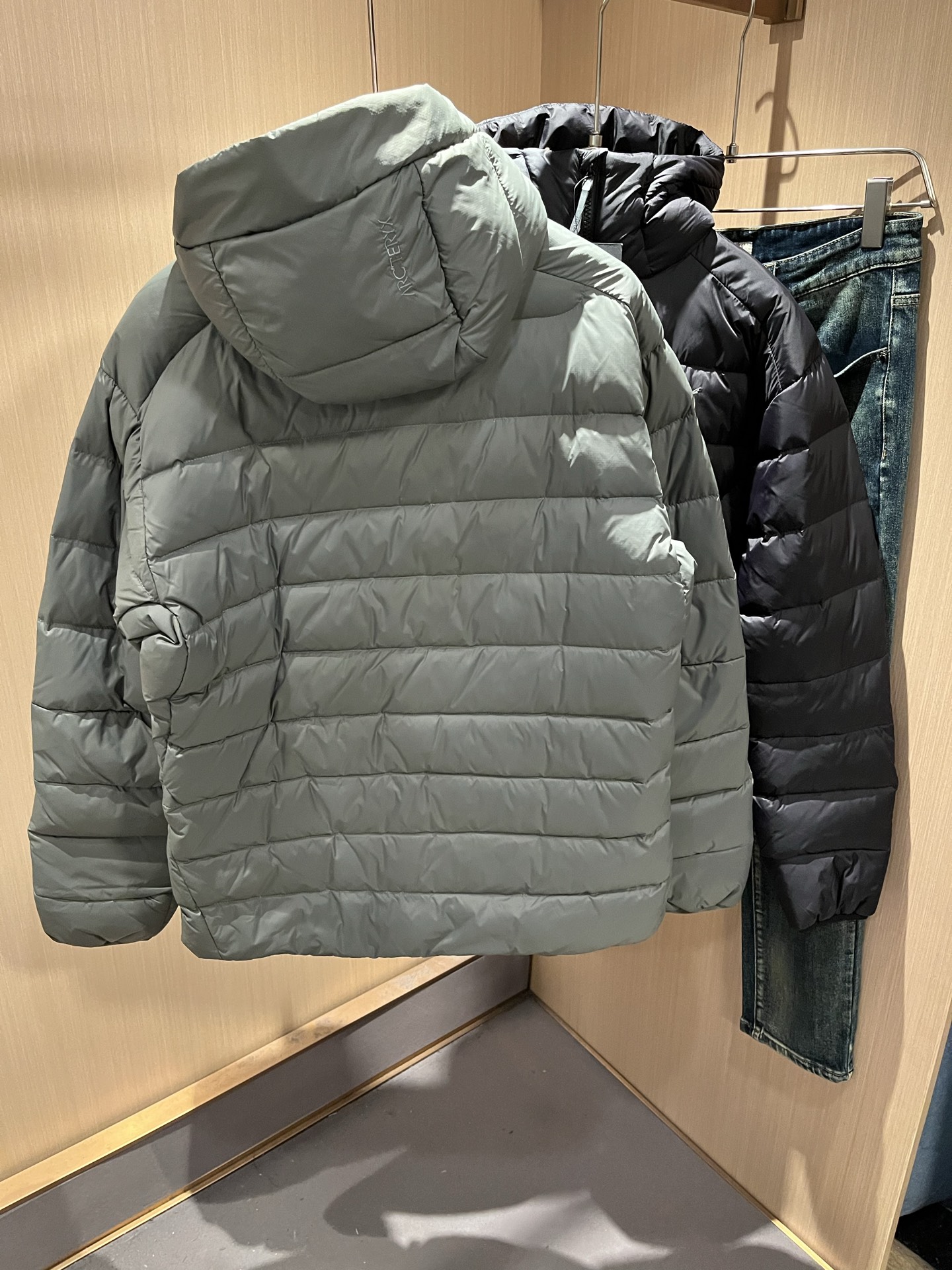 ARCTER*X始*祖鸟 2025秋冬新款羽绒夹克外套，户外品牌可能大家第一想到的就是加拿大鹅、始祖鸟。