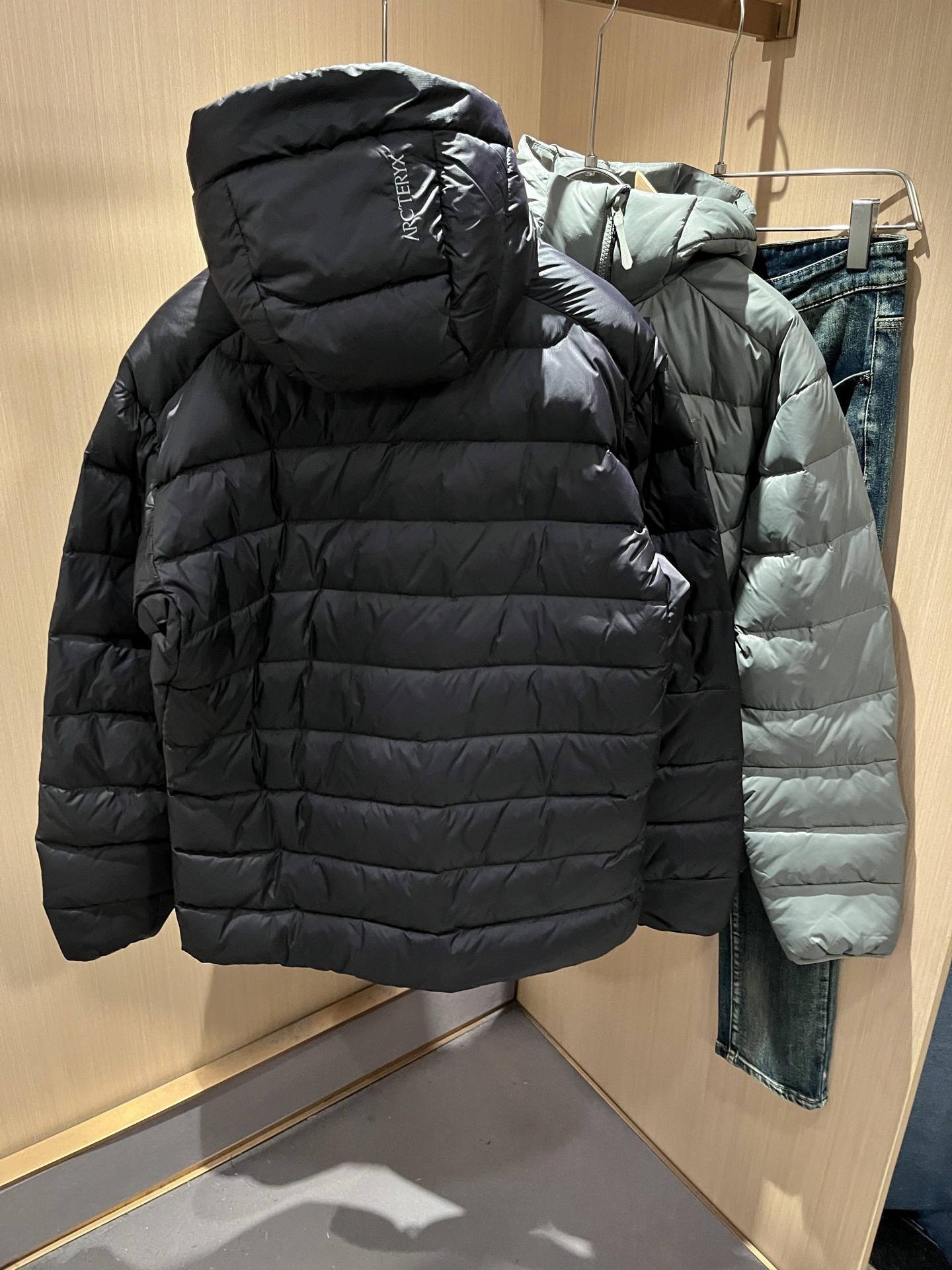 ARCTER*X始*祖鸟 2025秋冬新款羽绒夹克外套，户外品牌可能大家第一想到的就是加拿大鹅、始祖鸟。