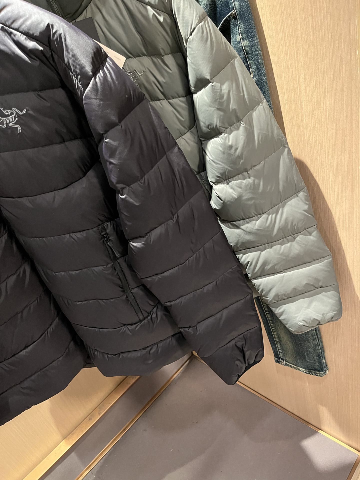 ARCTER*X始*祖鸟 2025秋冬新款羽绒夹克外套，户外品牌可能大家第一想到的就是加拿大鹅、始祖鸟。