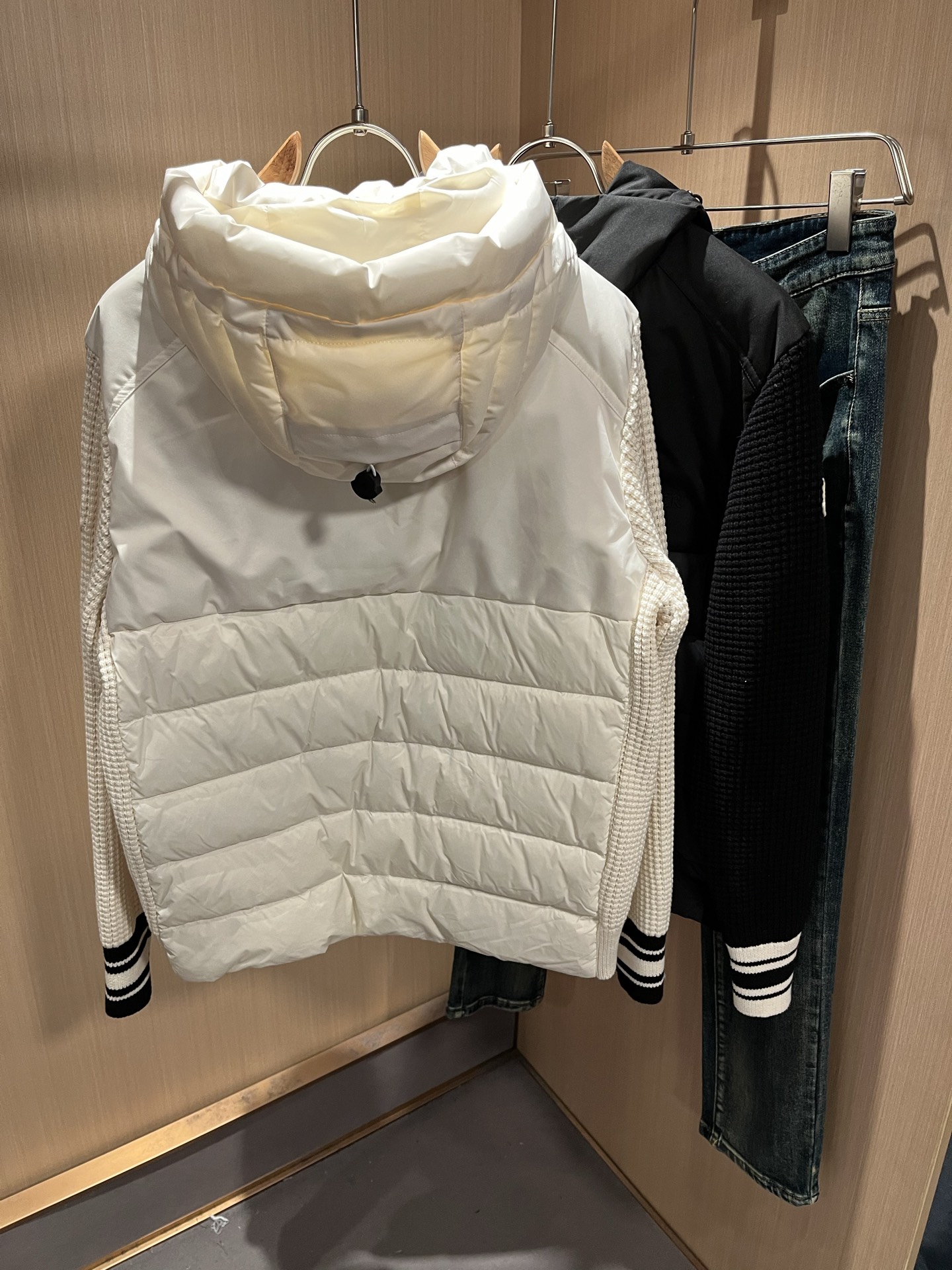 Monc*ler蒙*口 2025秋冬经典羽绒针织拼接夹克外套，都市时尚休闲款！面料超软面料帅酷爆款夹克外