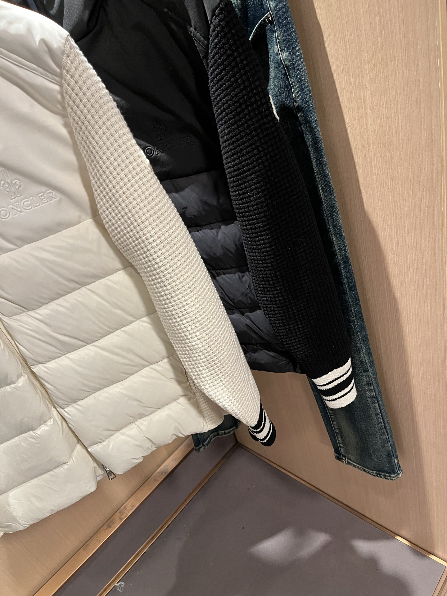 Monc*ler蒙*口 2025秋冬经典羽绒针织拼接夹克外套，都市时尚休闲款！面料超软面料帅酷爆款夹克外