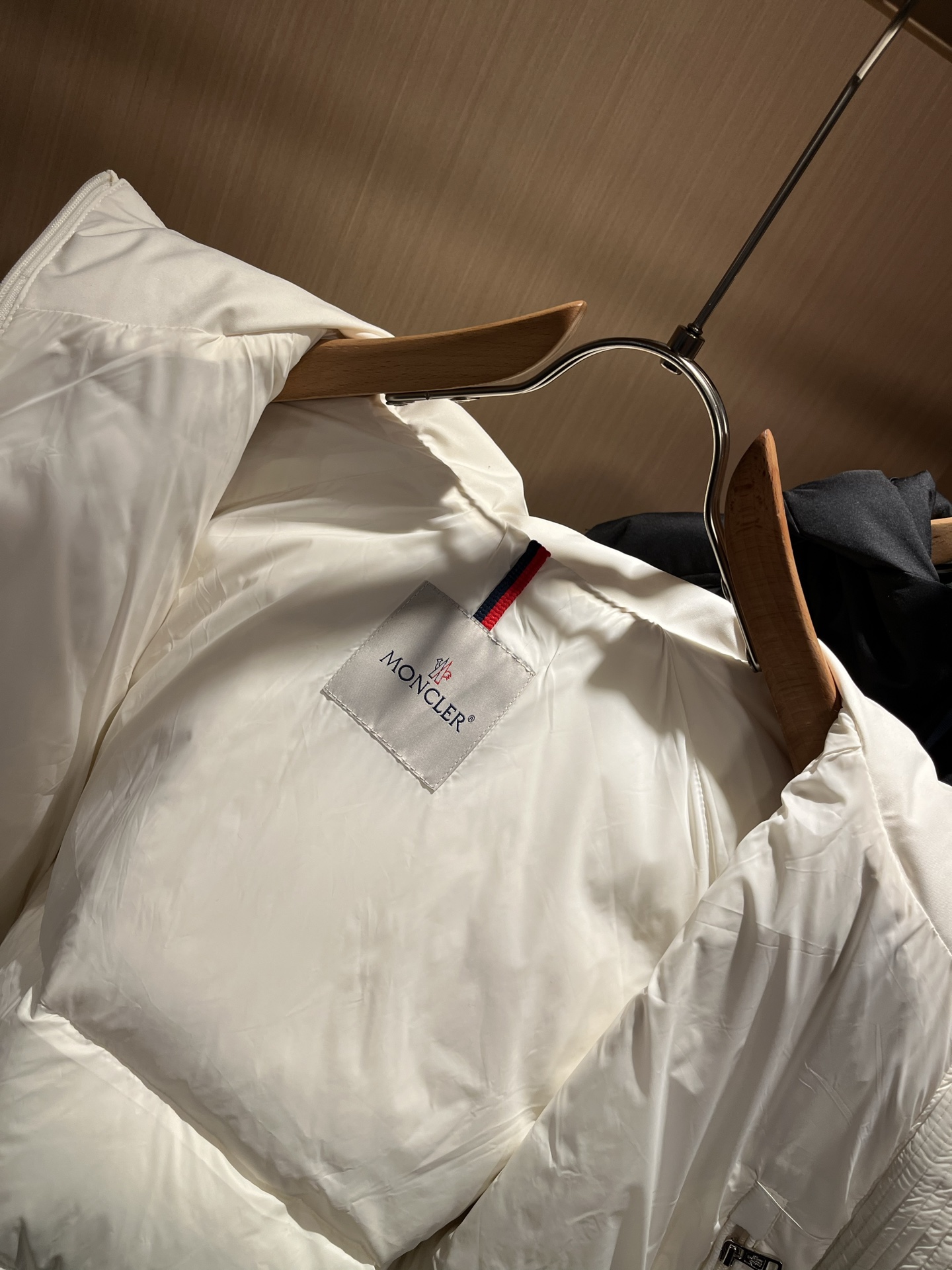 Monc*ler蒙*口 2025秋冬经典羽绒针织拼接夹克外套，都市时尚休闲款！面料超软面料帅酷爆款夹克外