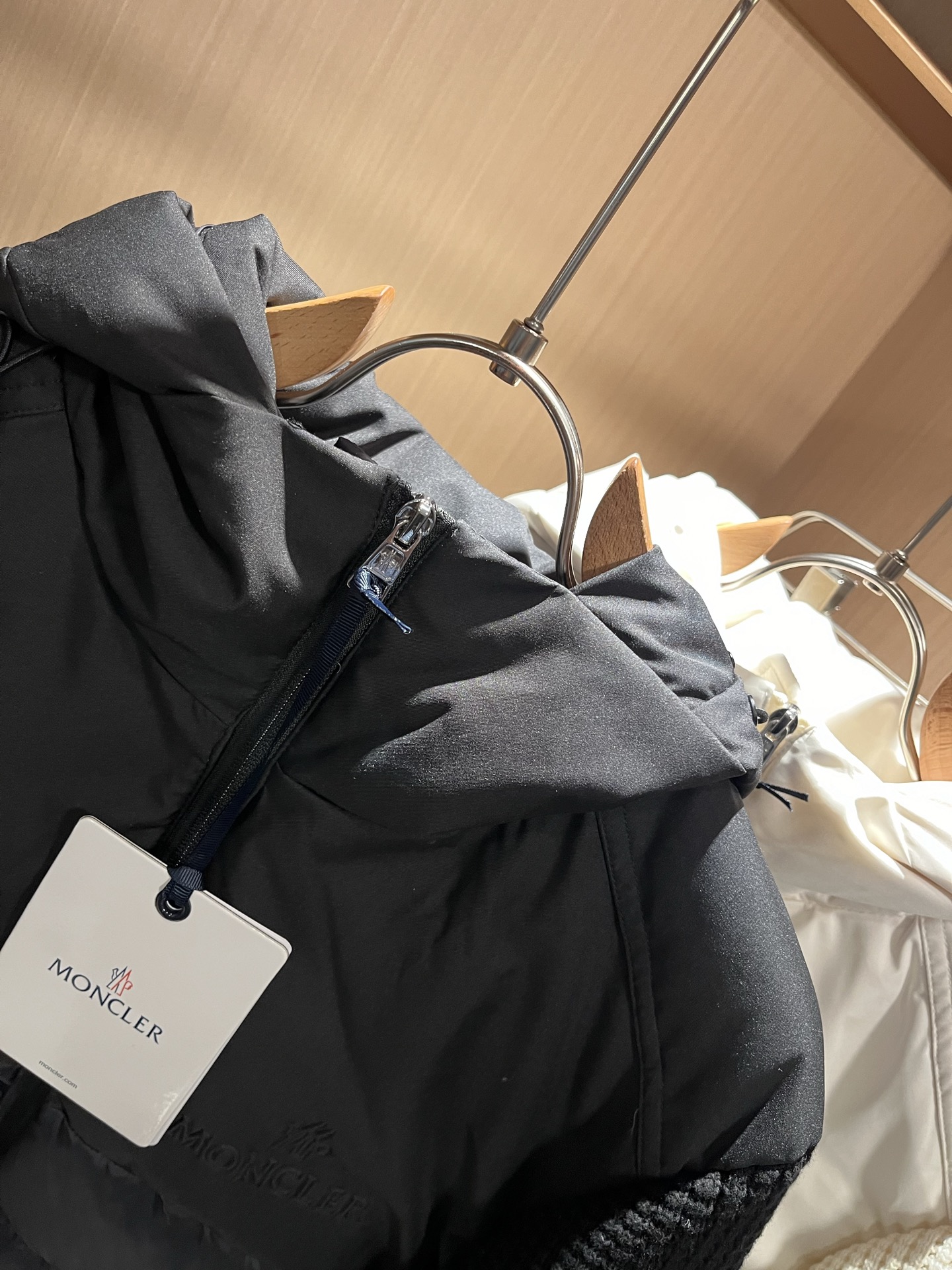 Monc*ler蒙*口 2025秋冬经典羽绒针织拼接夹克外套，都市时尚休闲款！面料超软面料帅酷爆款夹克外