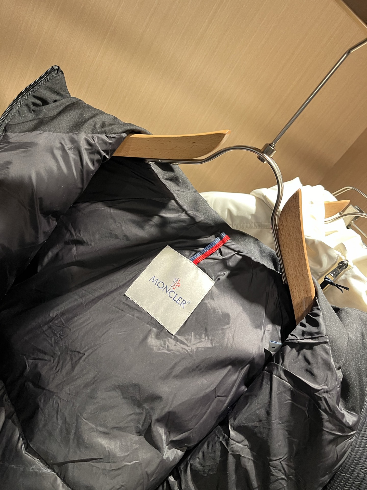 Monc*ler蒙*口 2025秋冬经典羽绒针织拼接夹克外套，都市时尚休闲款！面料超软面料帅酷爆款夹克外