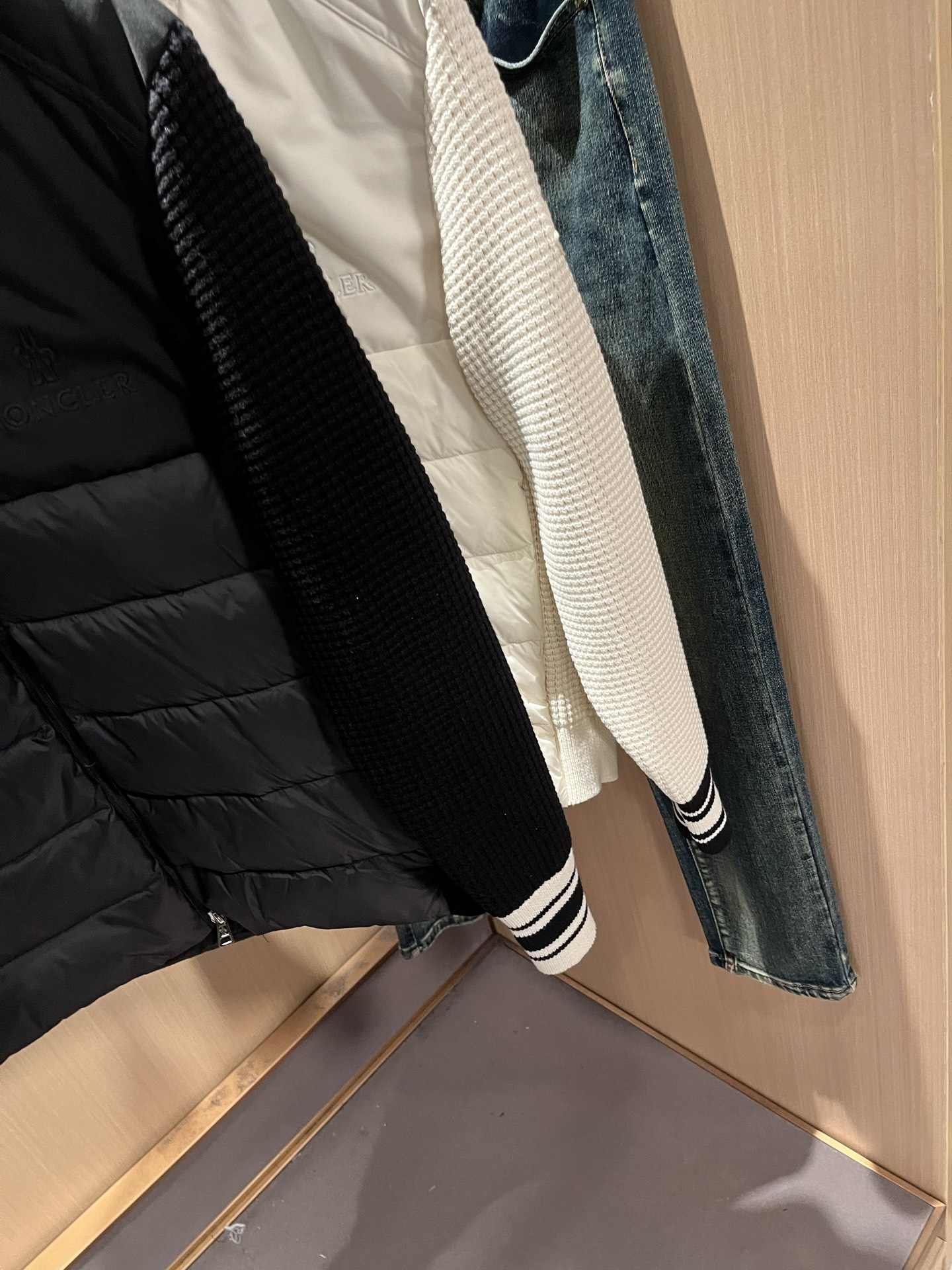 Monc*ler蒙*口 2025秋冬经典羽绒针织拼接夹克外套，都市时尚休闲款！面料超软面料帅酷爆款夹克外