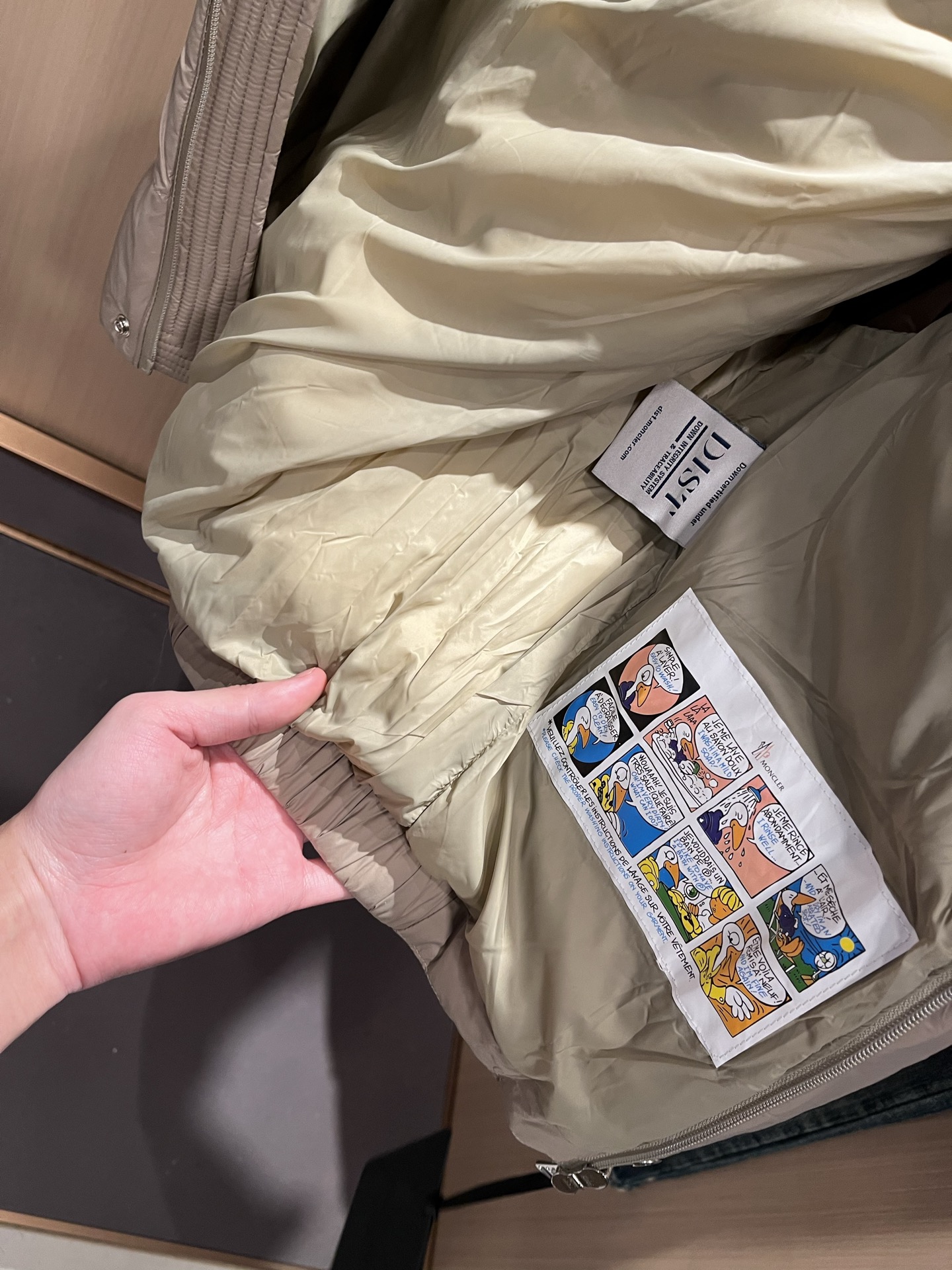 Mon*ler蒙口 2025秋冬新款男女同款👫羽绒马甲 ！年度的压轴款登场...匠心技艺于一身的经典款.