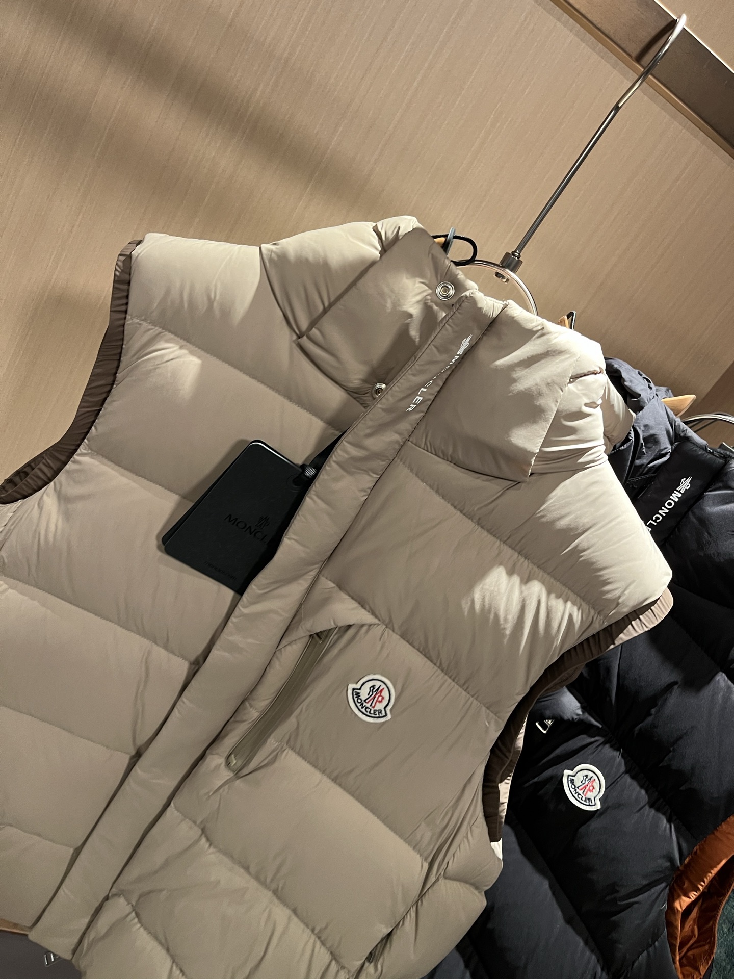 Mon*ler蒙口 2025秋冬新款男女同款👫羽绒马甲 ！年度的压轴款登场...匠心技艺于一身的经典款.