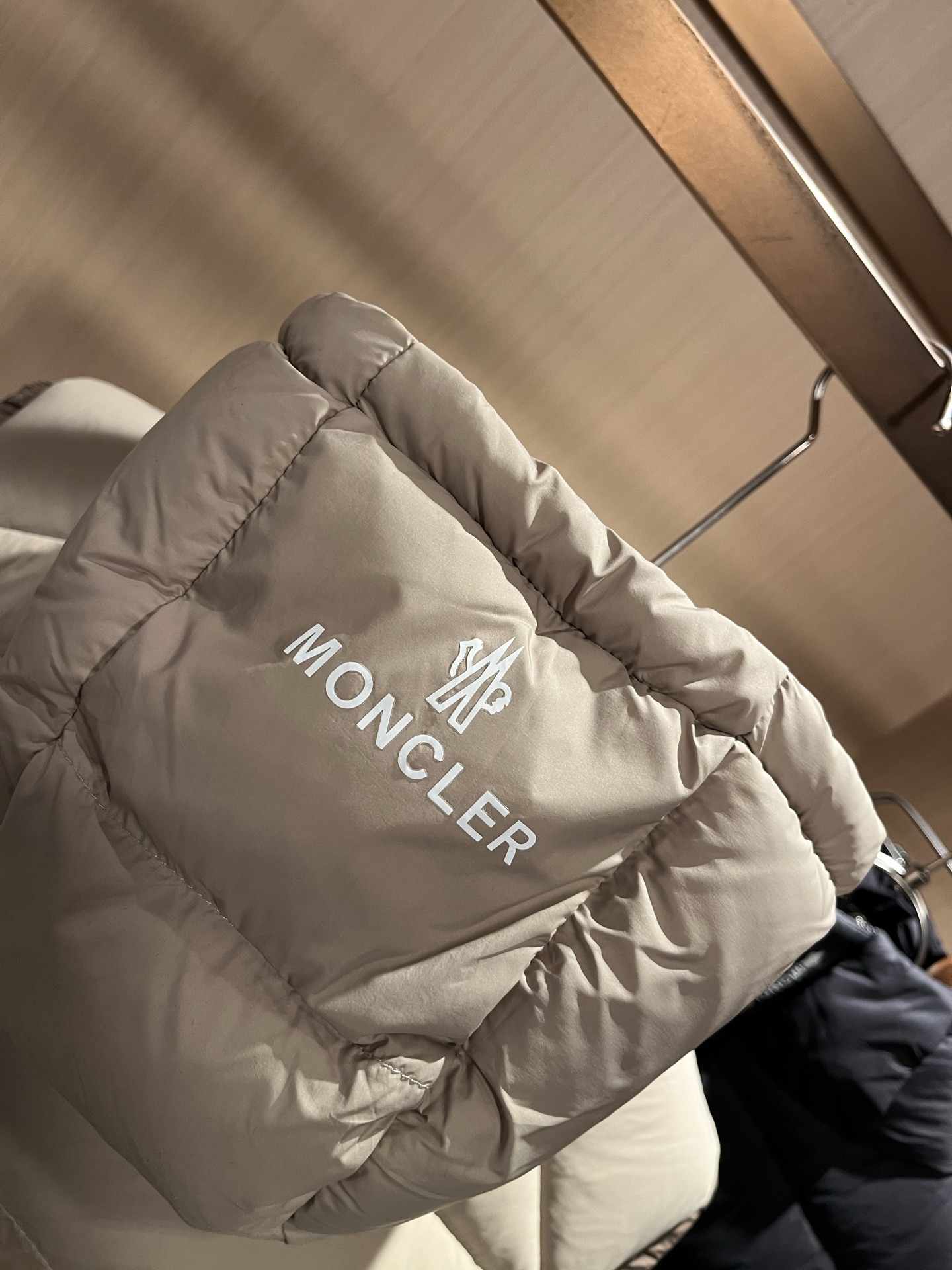 Mon*ler蒙口 2025秋冬新款男女同款👫羽绒马甲 ！年度的压轴款登场...匠心技艺于一身的经典款.