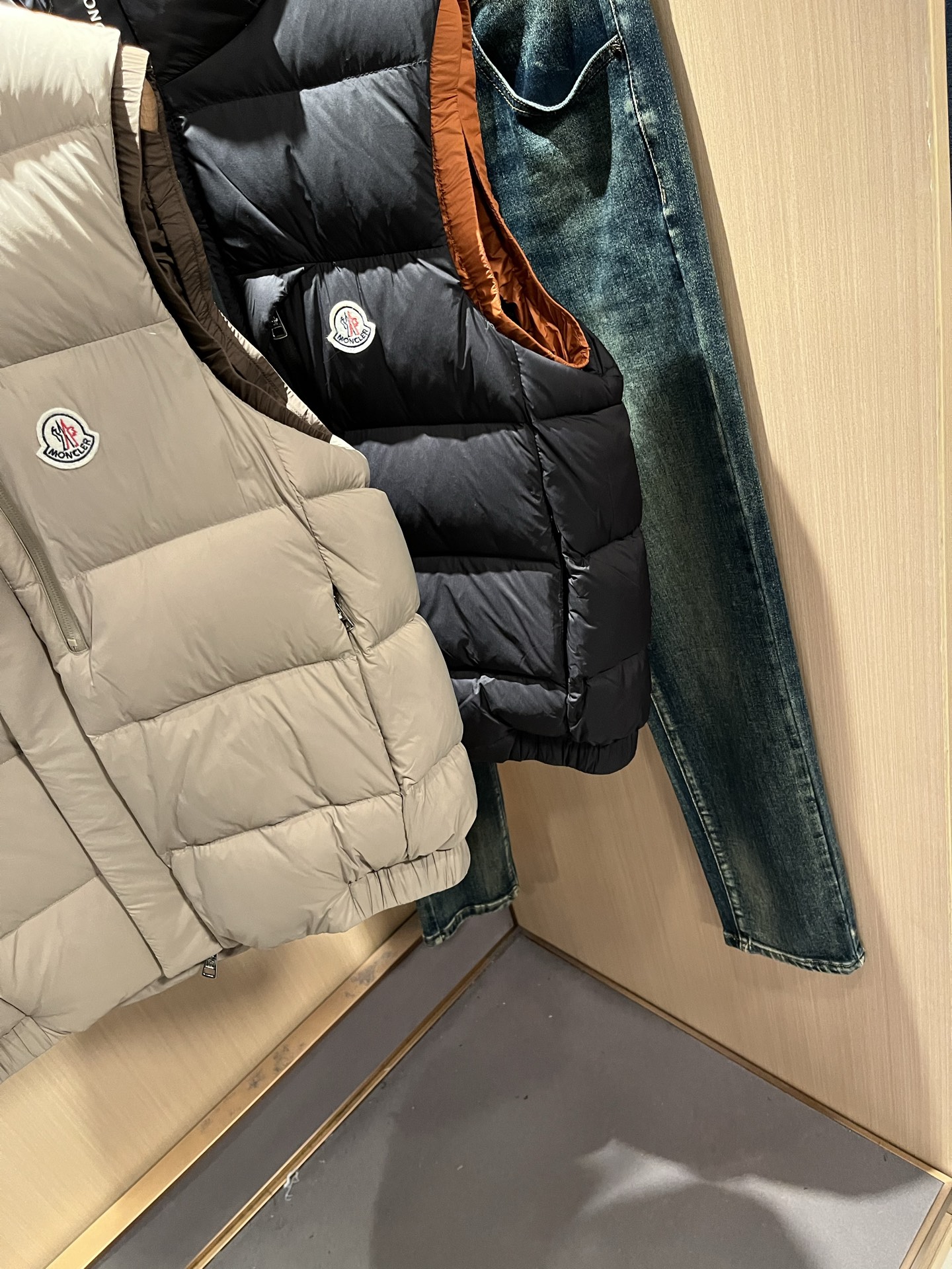 Mon*ler蒙口 2025秋冬新款男女同款👫羽绒马甲 ！年度的压轴款登场...匠心技艺于一身的经典款.