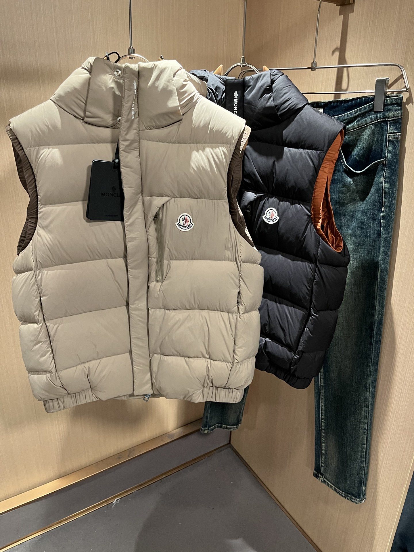 Mon*ler蒙口 2025秋冬新款男女同款👫羽绒马甲 ！年度的压轴款登场...匠心技艺于一身的经典款.