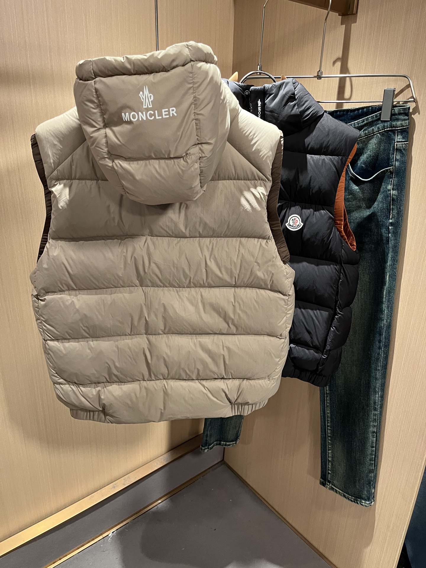 Mon*ler蒙口 2025秋冬新款男女同款👫羽绒马甲 ！年度的压轴款登场...匠心技艺于一身的经典款.