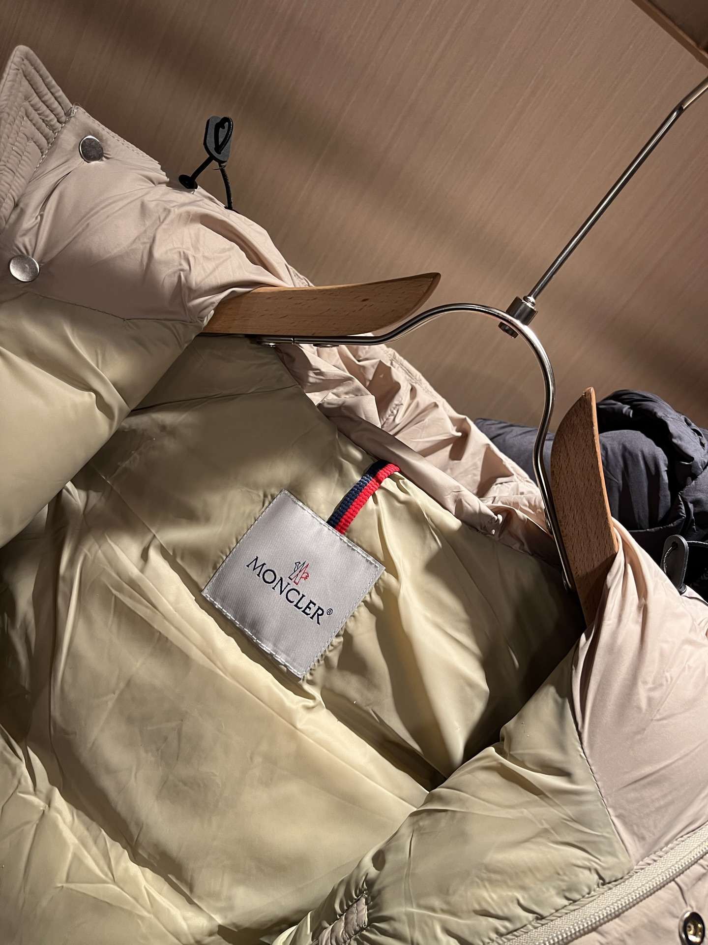 Mon*ler蒙口 2025秋冬新款男女同款👫羽绒马甲 ！年度的压轴款登场...匠心技艺于一身的经典款.