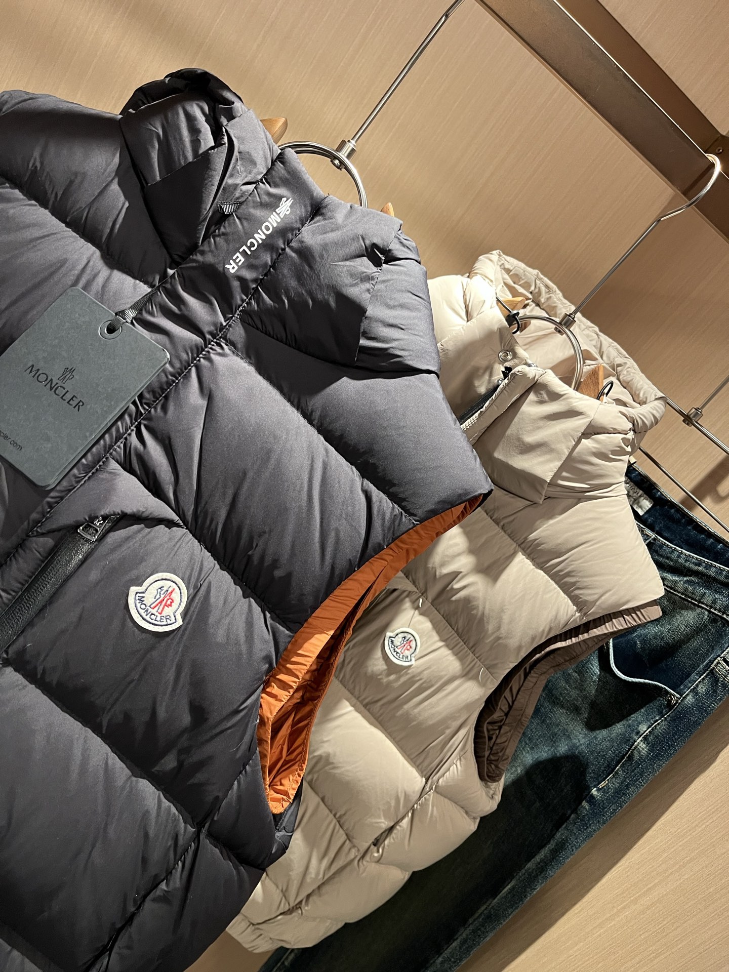 Mon*ler蒙口 2025秋冬新款男女同款👫羽绒马甲 ！年度的压轴款登场...匠心技艺于一身的经典款.