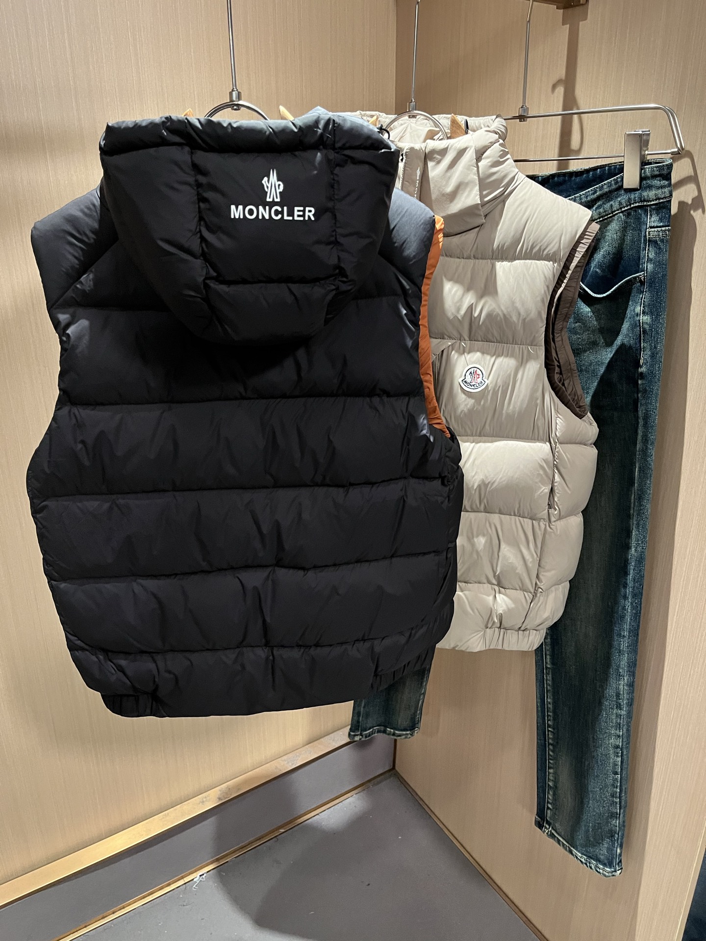 Mon*ler蒙口 2025秋冬新款男女同款👫羽绒马甲 ！年度的压轴款登场...匠心技艺于一身的经典款.