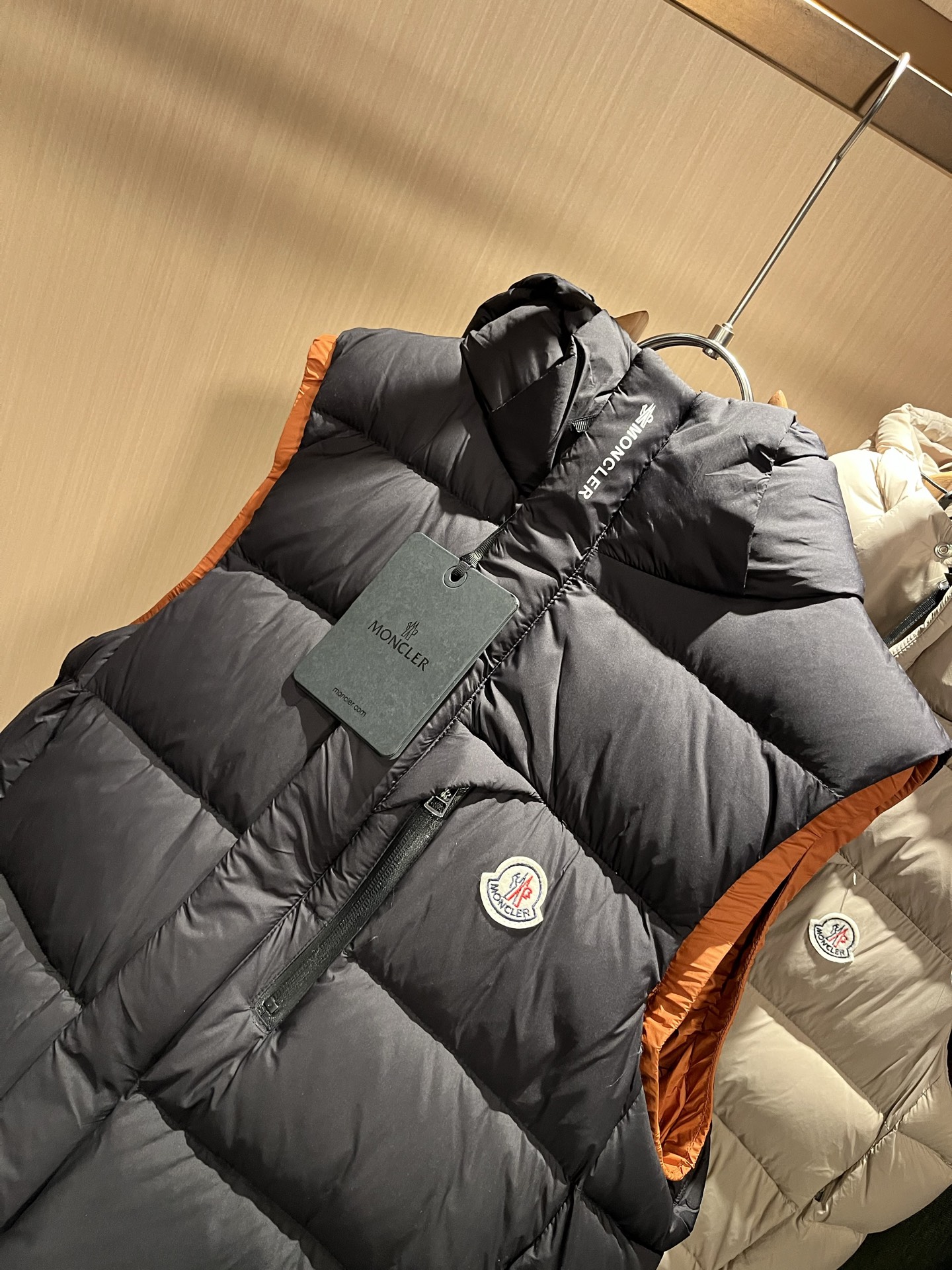 Mon*ler蒙口 2025秋冬新款男女同款👫羽绒马甲 ！年度的压轴款登场...匠心技艺于一身的经典款.