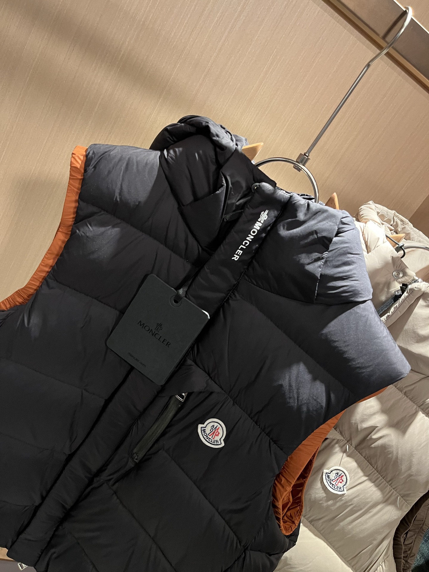 Mon*ler蒙口 2025秋冬新款男女同款👫羽绒马甲 ！年度的压轴款登场...匠心技艺于一身的经典款.