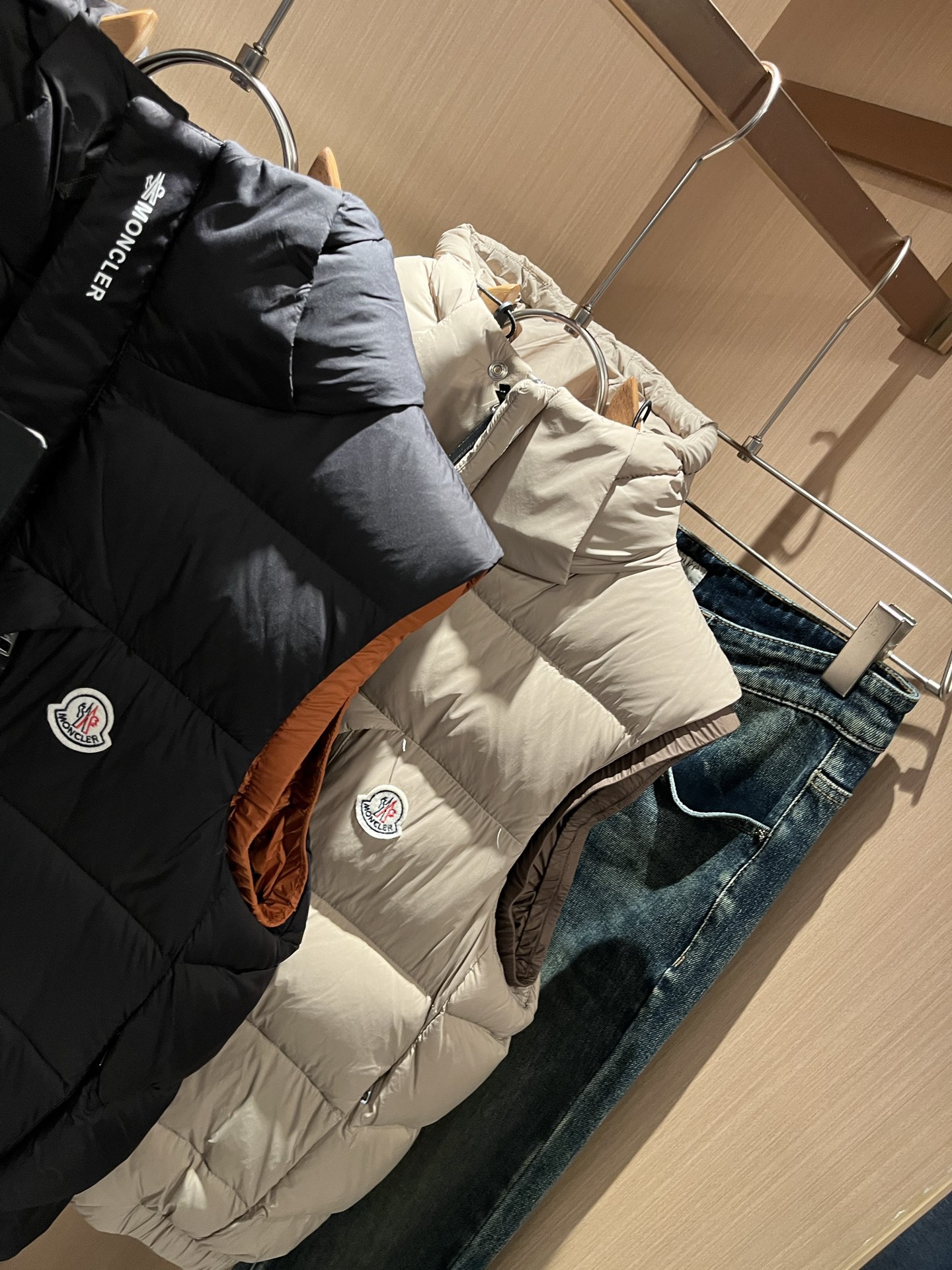 Mon*ler蒙口 2025秋冬新款男女同款👫羽绒马甲 ！年度的压轴款登场...匠心技艺于一身的经典款.