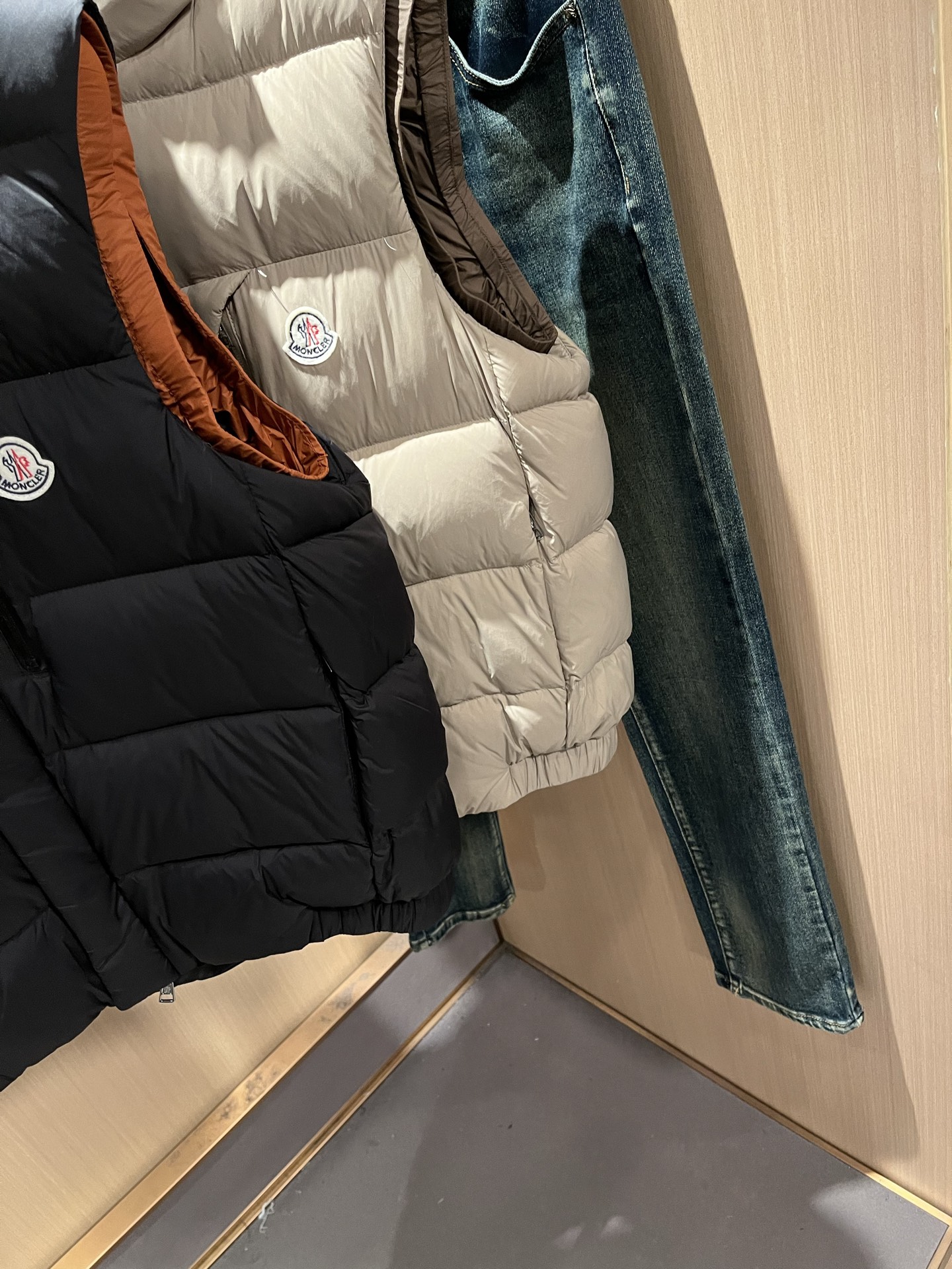 Mon*ler蒙口 2025秋冬新款男女同款👫羽绒马甲 ！年度的压轴款登场...匠心技艺于一身的经典款.