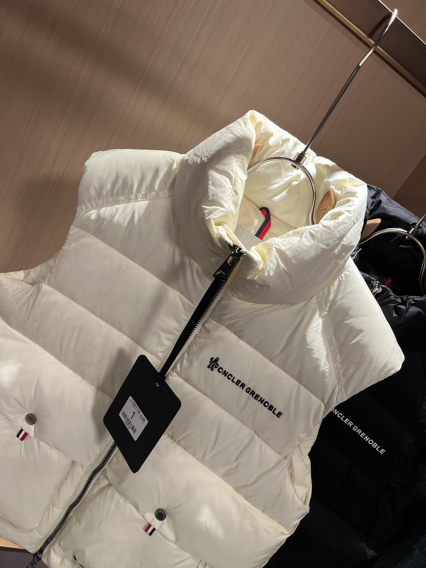 Mon*ler蒙口 2025秋冬新款男女同款👫羽绒马甲 ！年度的压轴款登场...匠心技艺于一身的经典款.