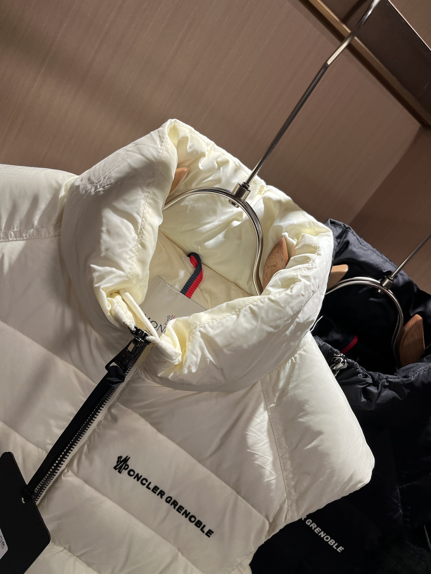 Mon*ler蒙口 2025秋冬新款男女同款👫羽绒马甲 ！年度的压轴款登场...匠心技艺于一身的经典款.