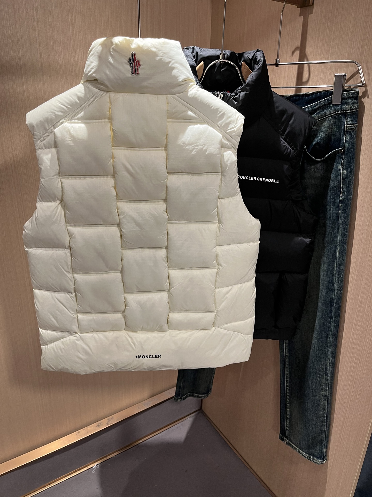 Mon*ler蒙口 2025秋冬新款男女同款👫羽绒马甲 ！年度的压轴款登场...匠心技艺于一身的经典款.