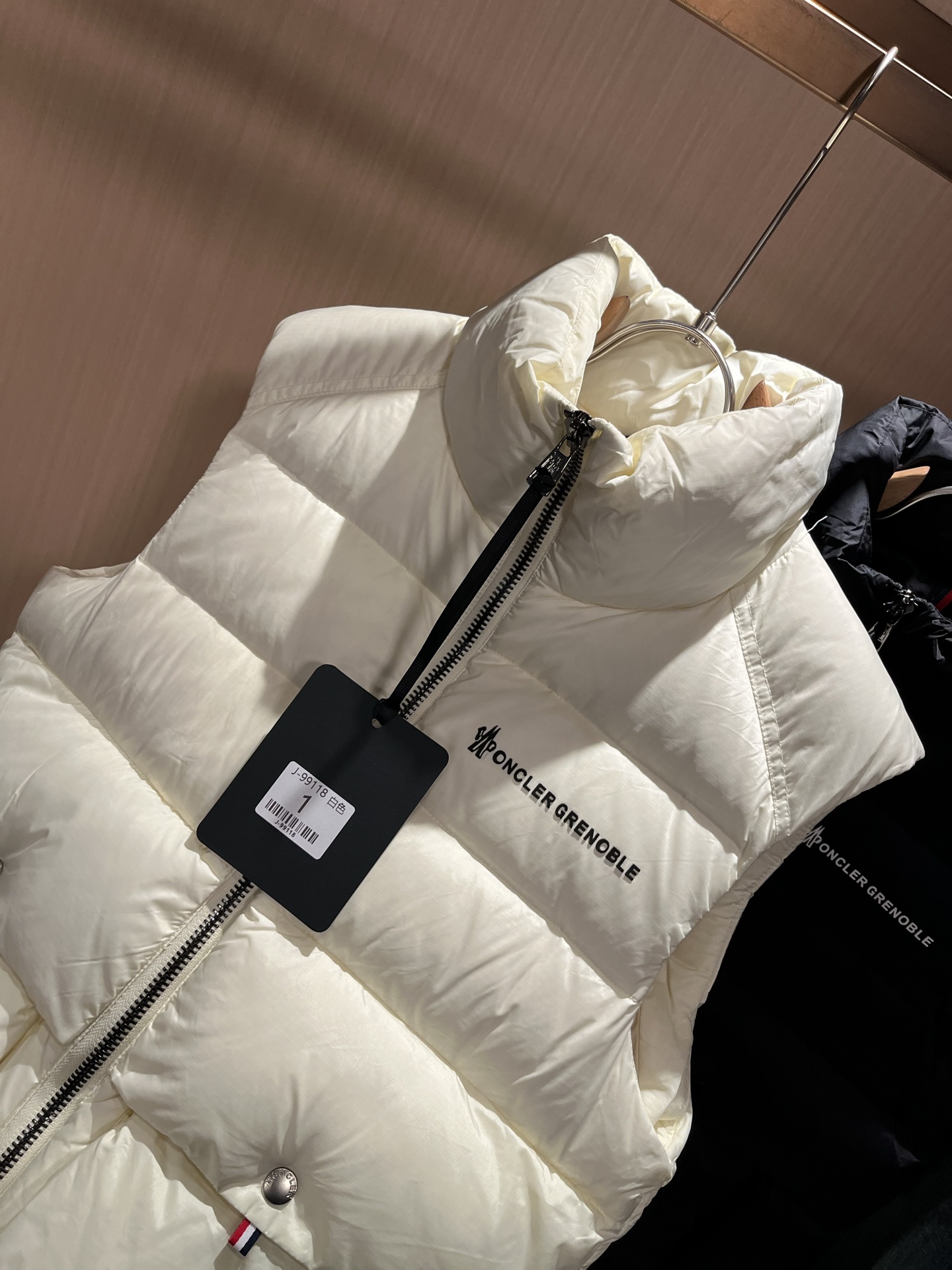Mon*ler蒙口 2025秋冬新款男女同款👫羽绒马甲 ！年度的压轴款登场...匠心技艺于一身的经典款.