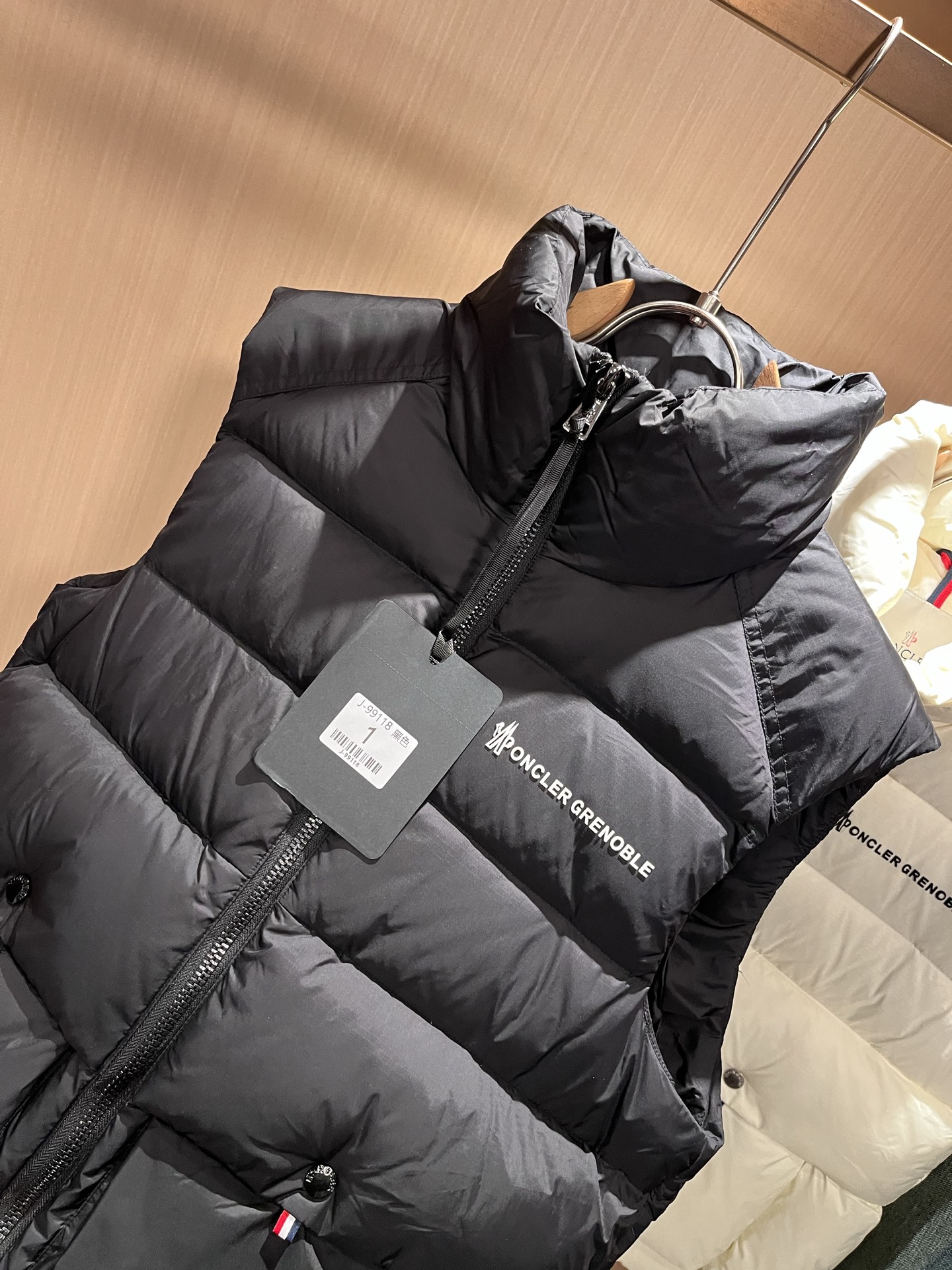 Mon*ler蒙口 2025秋冬新款男女同款👫羽绒马甲 ！年度的压轴款登场...匠心技艺于一身的经典款.