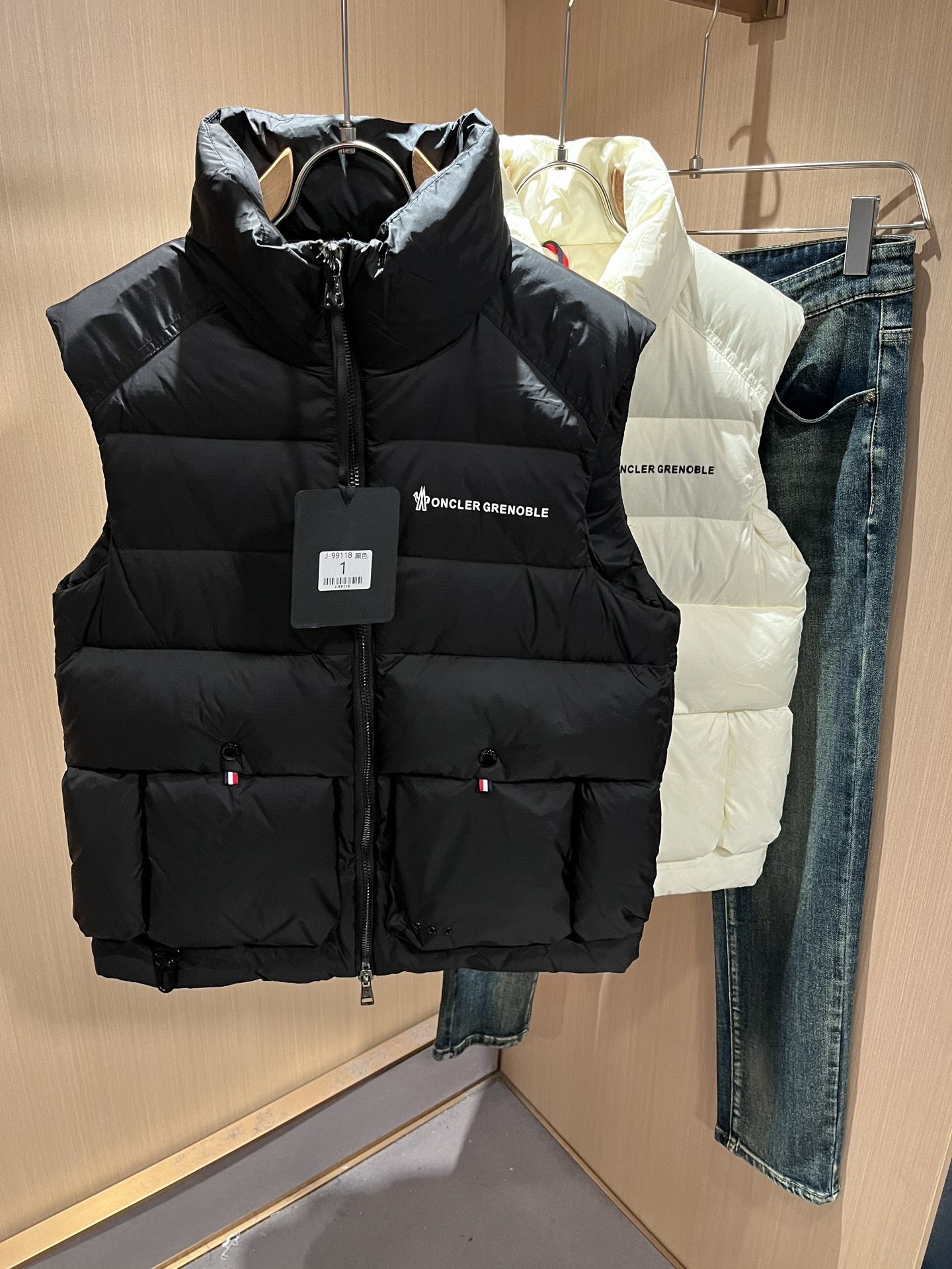 Mon*ler蒙口 2025秋冬新款男女同款👫羽绒马甲 ！年度的压轴款登场...匠心技艺于一身的经典款.