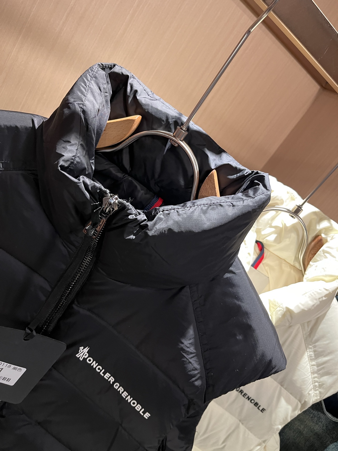 Mon*ler蒙口 2025秋冬新款男女同款👫羽绒马甲 ！年度的压轴款登场...匠心技艺于一身的经典款.