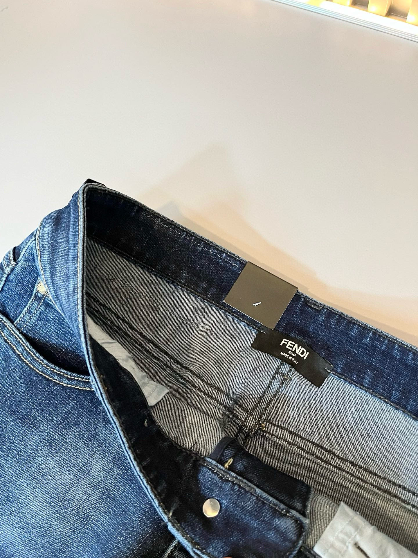 FEN*I 芬*迪2025秋冬新款FD家休闲牛仔裤！意大利原厂订单，FD家族人气单品，代表性十足，规格感