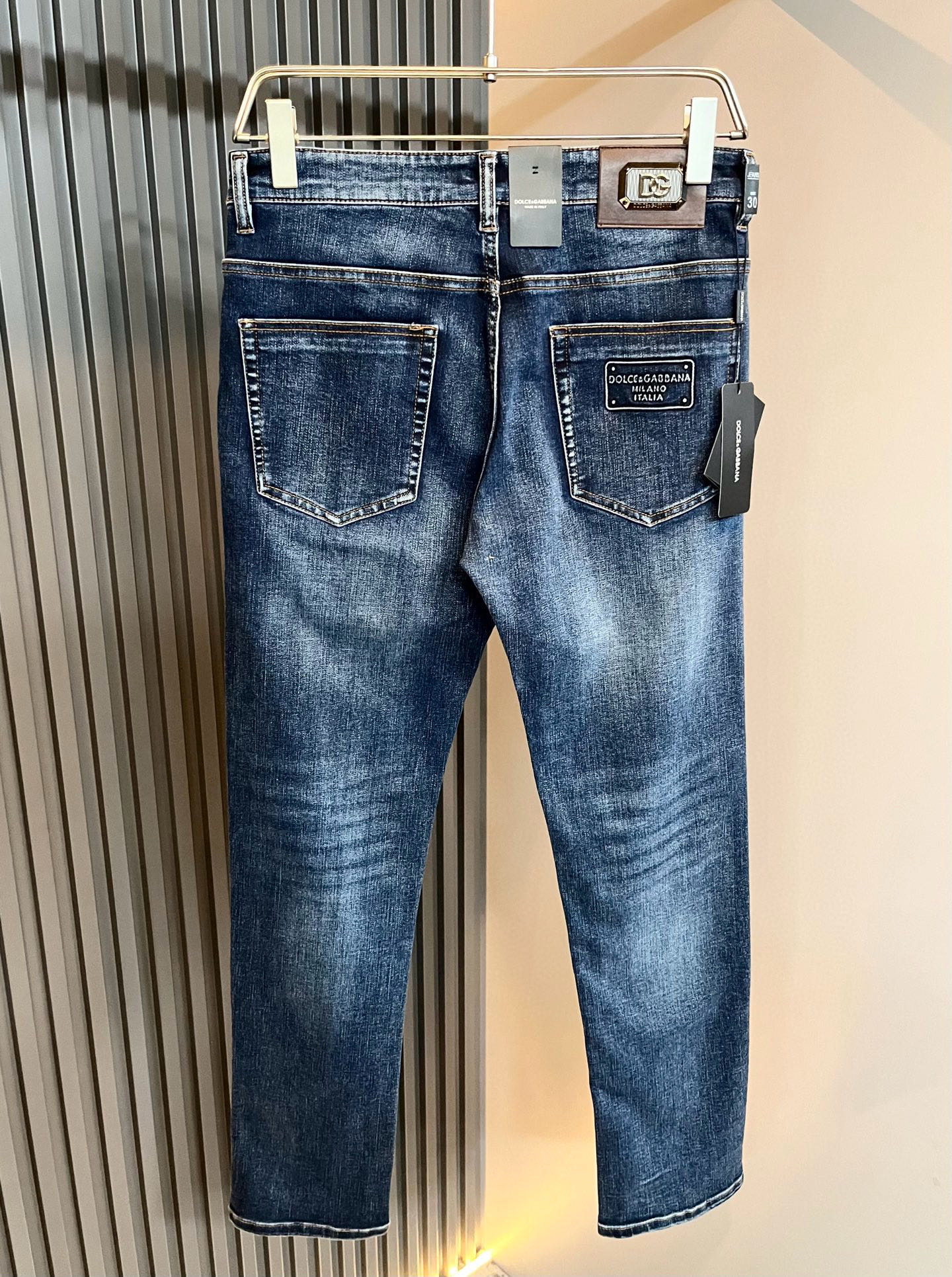 Dolce & 杜嘉*纳 2025秋冬新品牛仔裤，水洗处理自然不易变形脱色、立体剪裁完美塑形面料质舒适柔