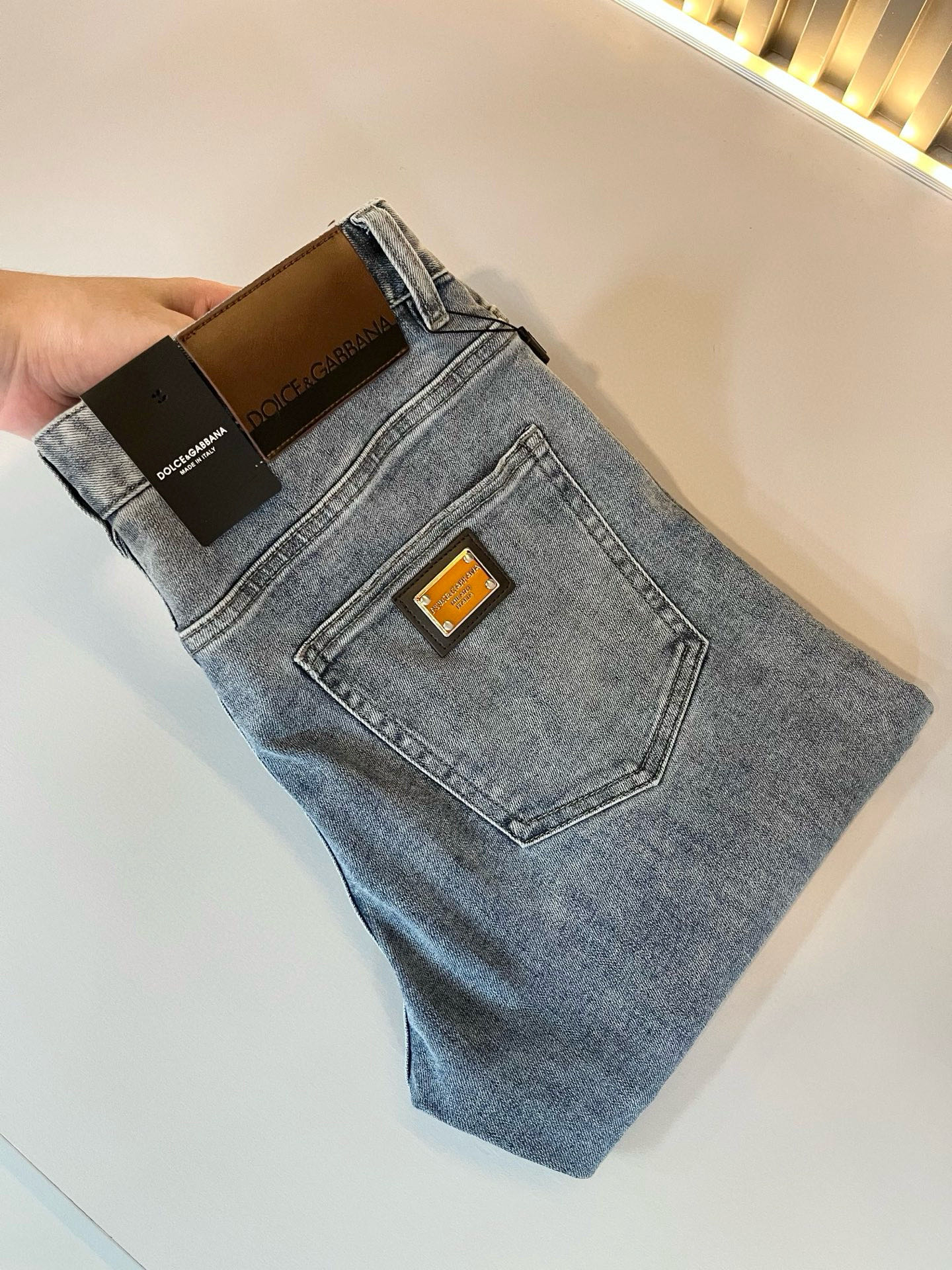 Dolce & 杜嘉*纳 2025秋冬新品牛仔裤，水洗处理自然不易变形脱色、立体剪裁完美塑形面料质舒适柔