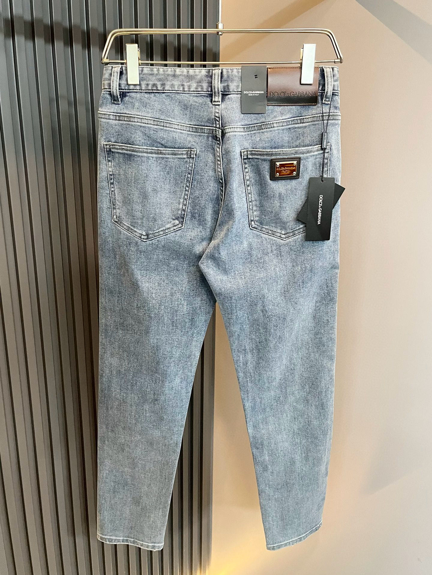 Dolce & 杜嘉*纳 2025秋冬新品牛仔裤，水洗处理自然不易变形脱色、立体剪裁完美塑形面料质舒适柔