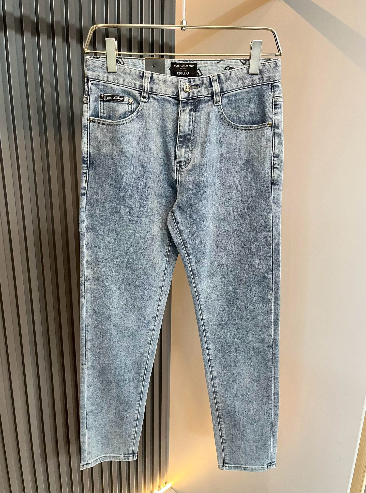 Dolce & 杜嘉*纳 2025秋冬新品牛仔裤，水洗处理自然不易变形脱色、立体剪裁完美塑形面料质舒适柔