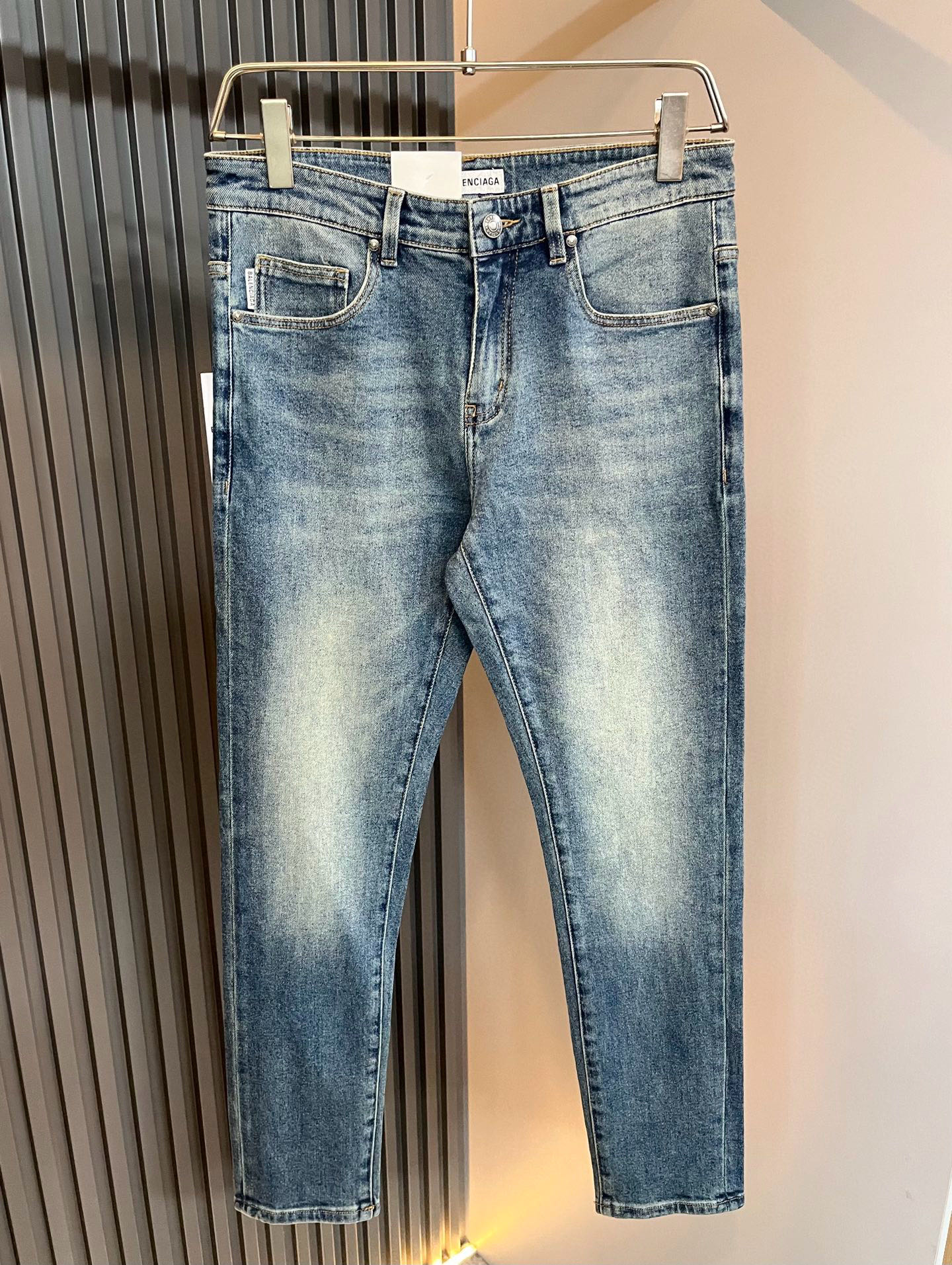 Balenci*ga巴黎*家 2025秋冬新款牛仔裤。B家的牛仔裤也是属一属二的.产出的牛仔也都是顶级的