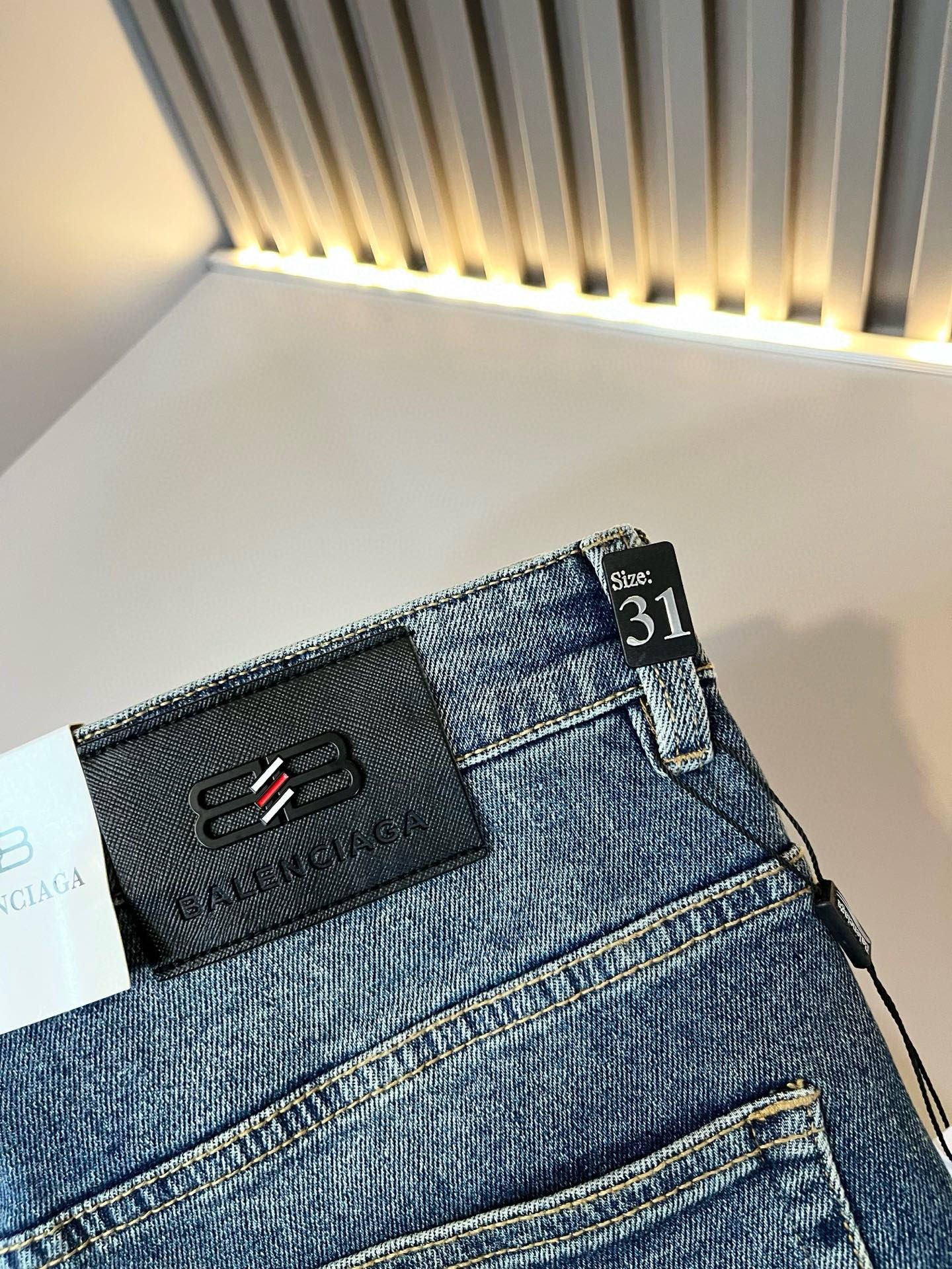 Balenci*ga巴黎*家 2025秋冬新款牛仔裤。B家的牛仔裤也是属一属二的.产出的牛仔也都是顶级的