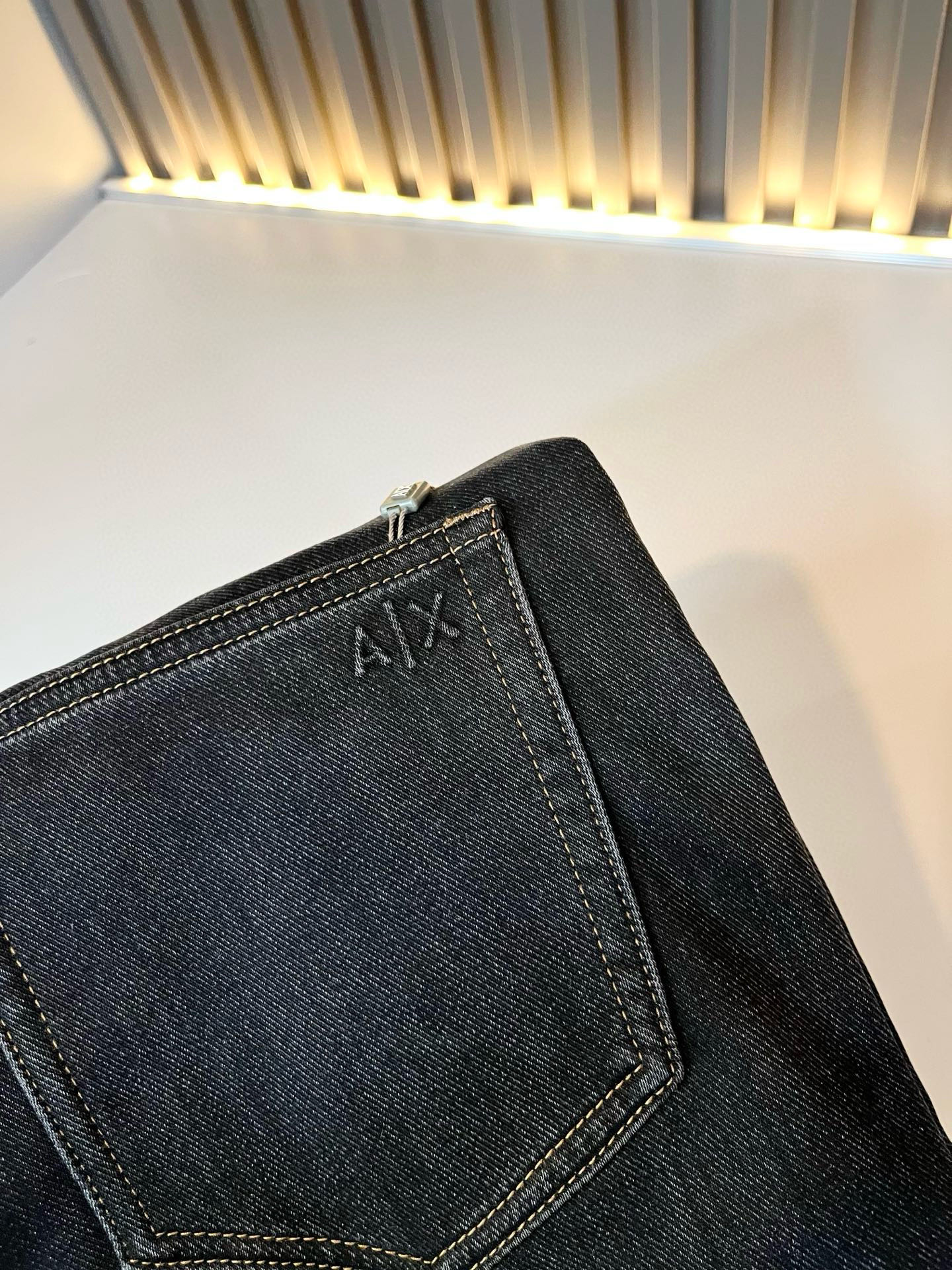 Arman阿*尼2025秋冬新款男士小直筒牛仔裤，贸易公司订单！官网同步 经典之作很好搭配衣服哦 怎么穿