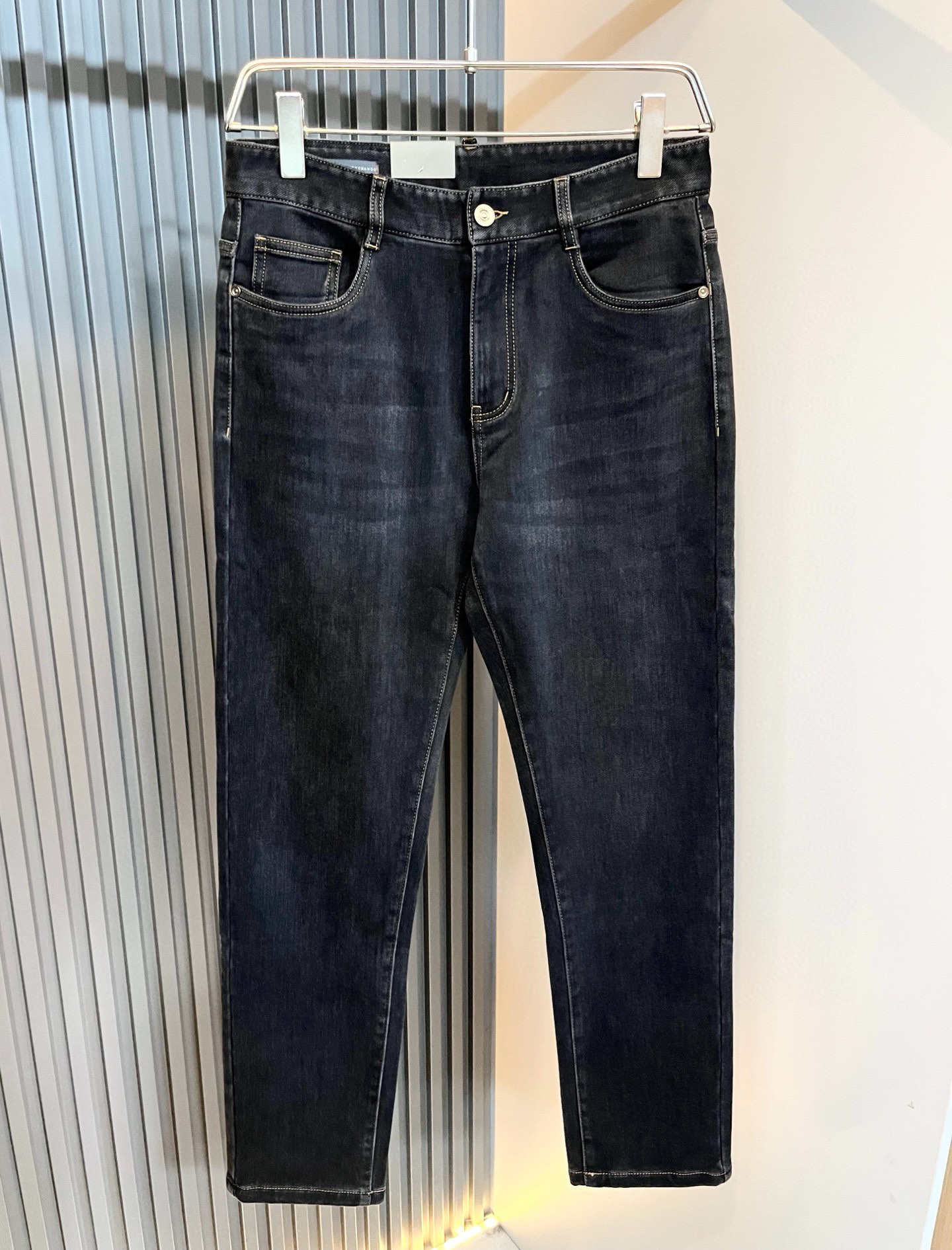 Arman阿*尼2025秋冬新款男士小直筒牛仔裤，贸易公司订单！官网同步 经典之作很好搭配衣服哦 怎么穿