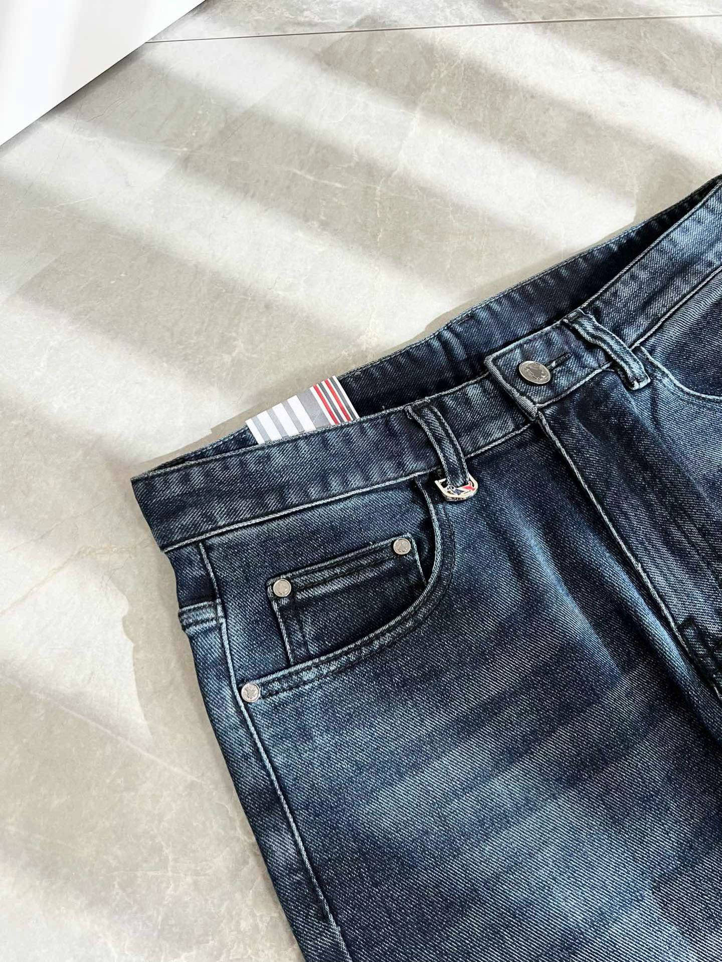 Thom Brow**ne汤姆*朗 2025秋冬新款经典款休闲牛仔裤，贸易公司渠道稀出，领先官网发售!自