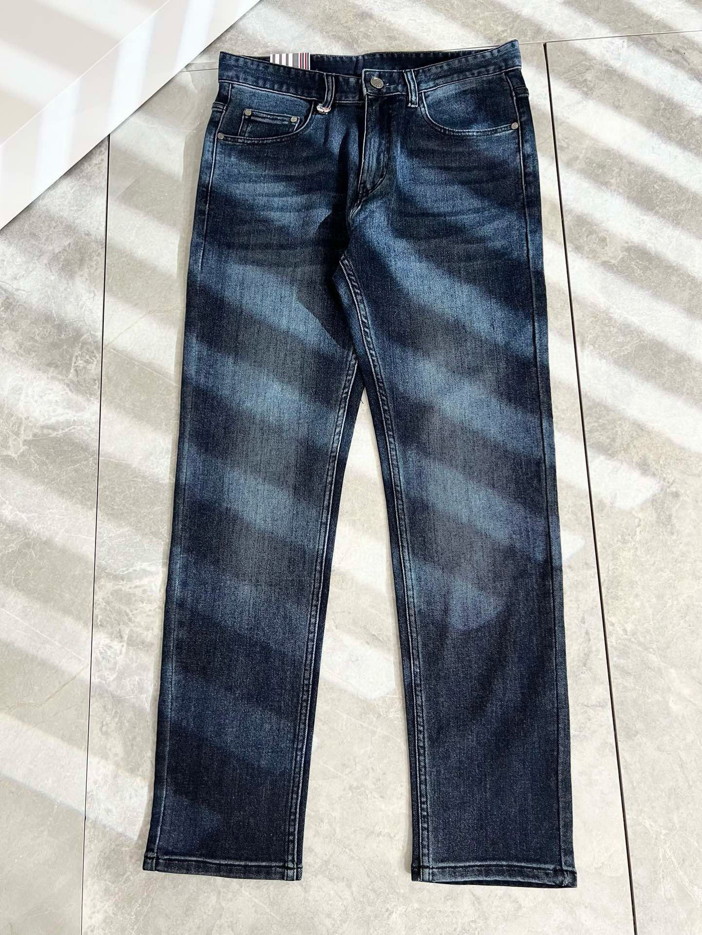 Thom Brow**ne汤姆*朗 2025秋冬新款经典款休闲牛仔裤，贸易公司渠道稀出，领先官网发售!自