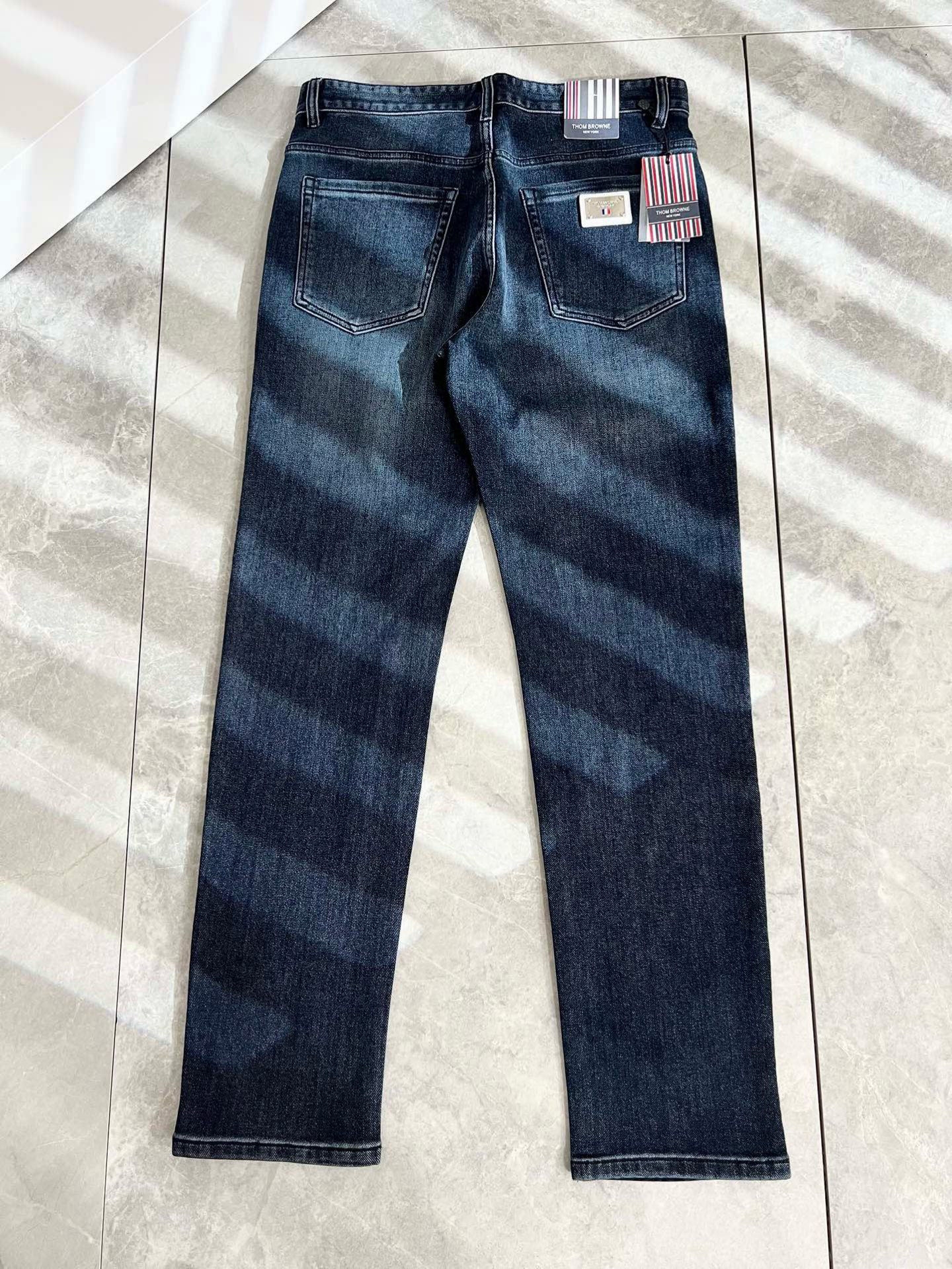 Thom Brow**ne汤姆*朗 2025秋冬新款经典款休闲牛仔裤，贸易公司渠道稀出，领先官网发售!自