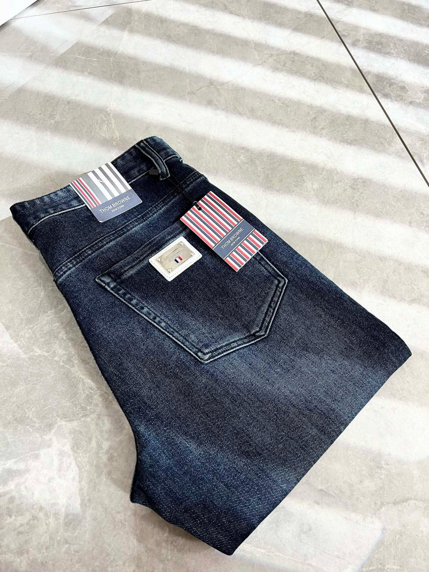 Thom Brow**ne汤姆*朗 2025秋冬新款经典款休闲牛仔裤，贸易公司渠道稀出，领先官网发售!自
