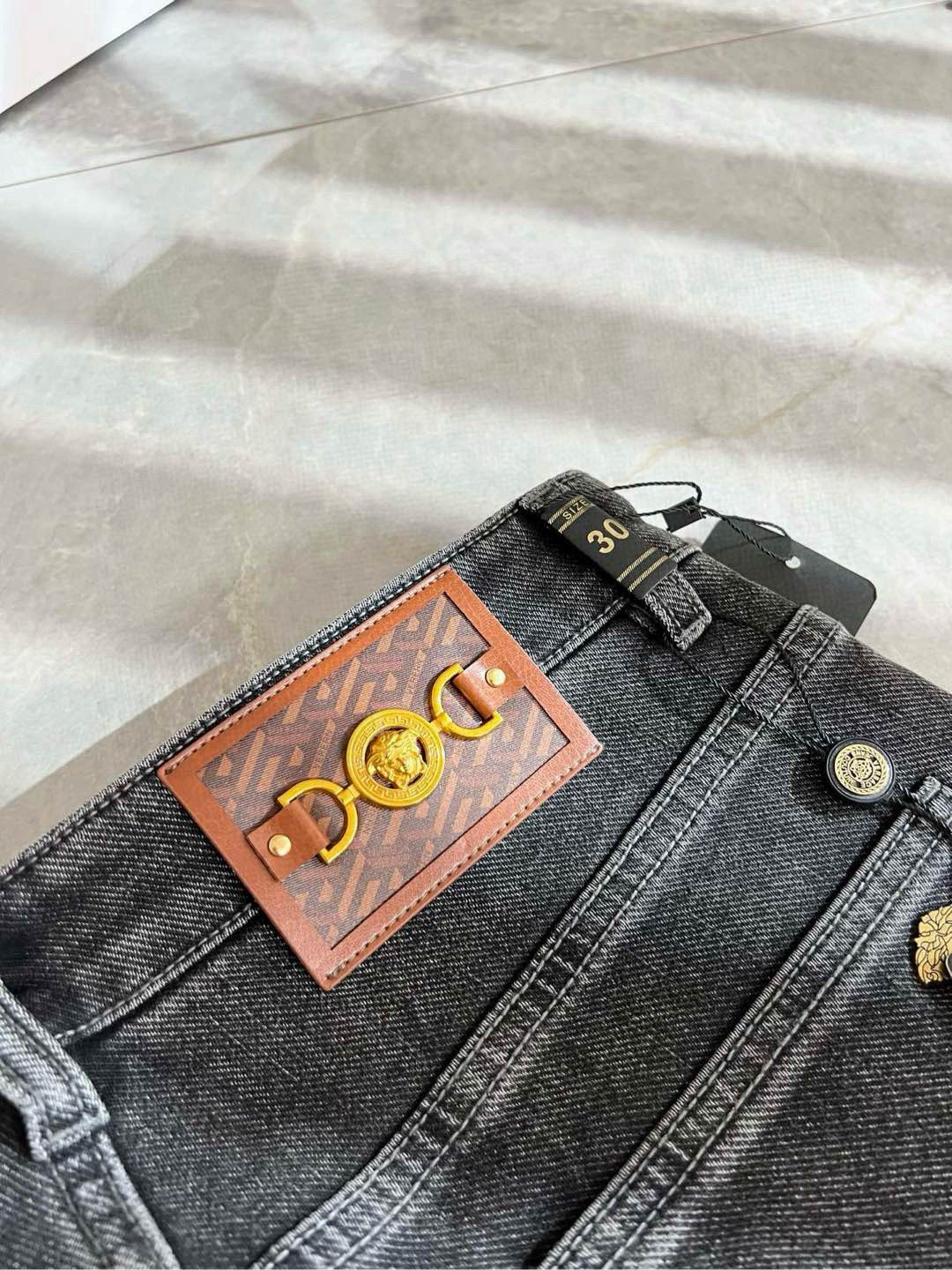 Versa*e范*哲 2025秋冬新款经典男士休闲牛仔裤、代工厂出品，出口欧美订单，2025官柜同步发售