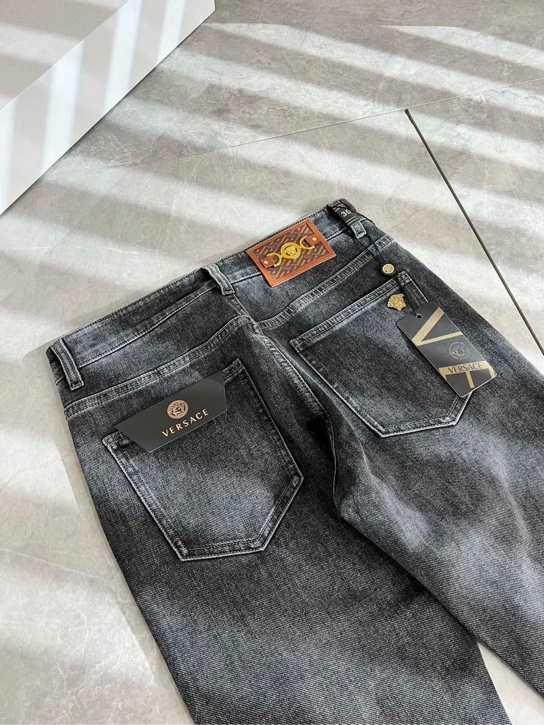 Versa*e范*哲 2025秋冬新款经典男士休闲牛仔裤、代工厂出品，出口欧美订单，2025官柜同步发售