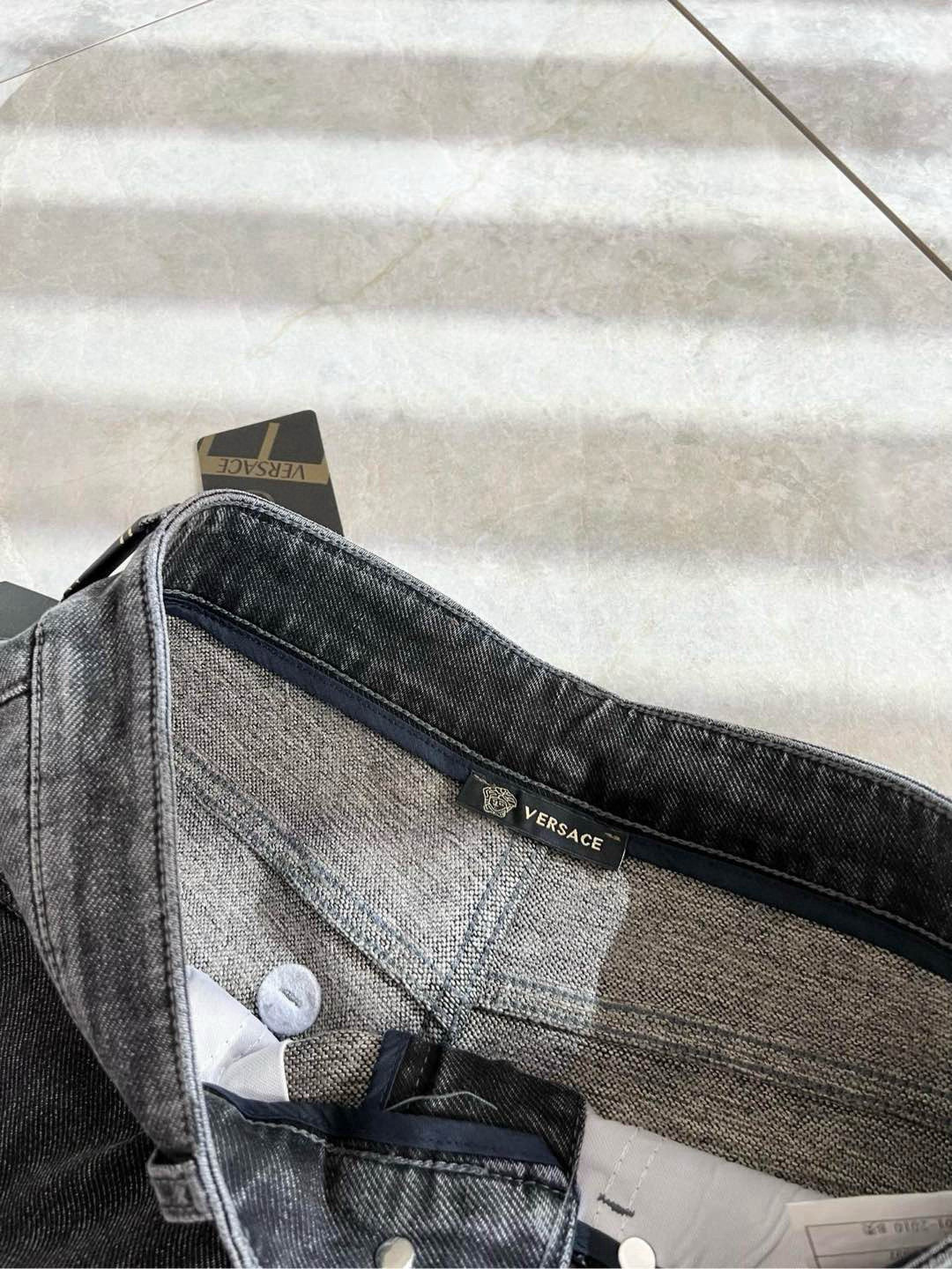 Versa*e范*哲 2025秋冬新款经典男士休闲牛仔裤、代工厂出品，出口欧美订单，2025官柜同步发售