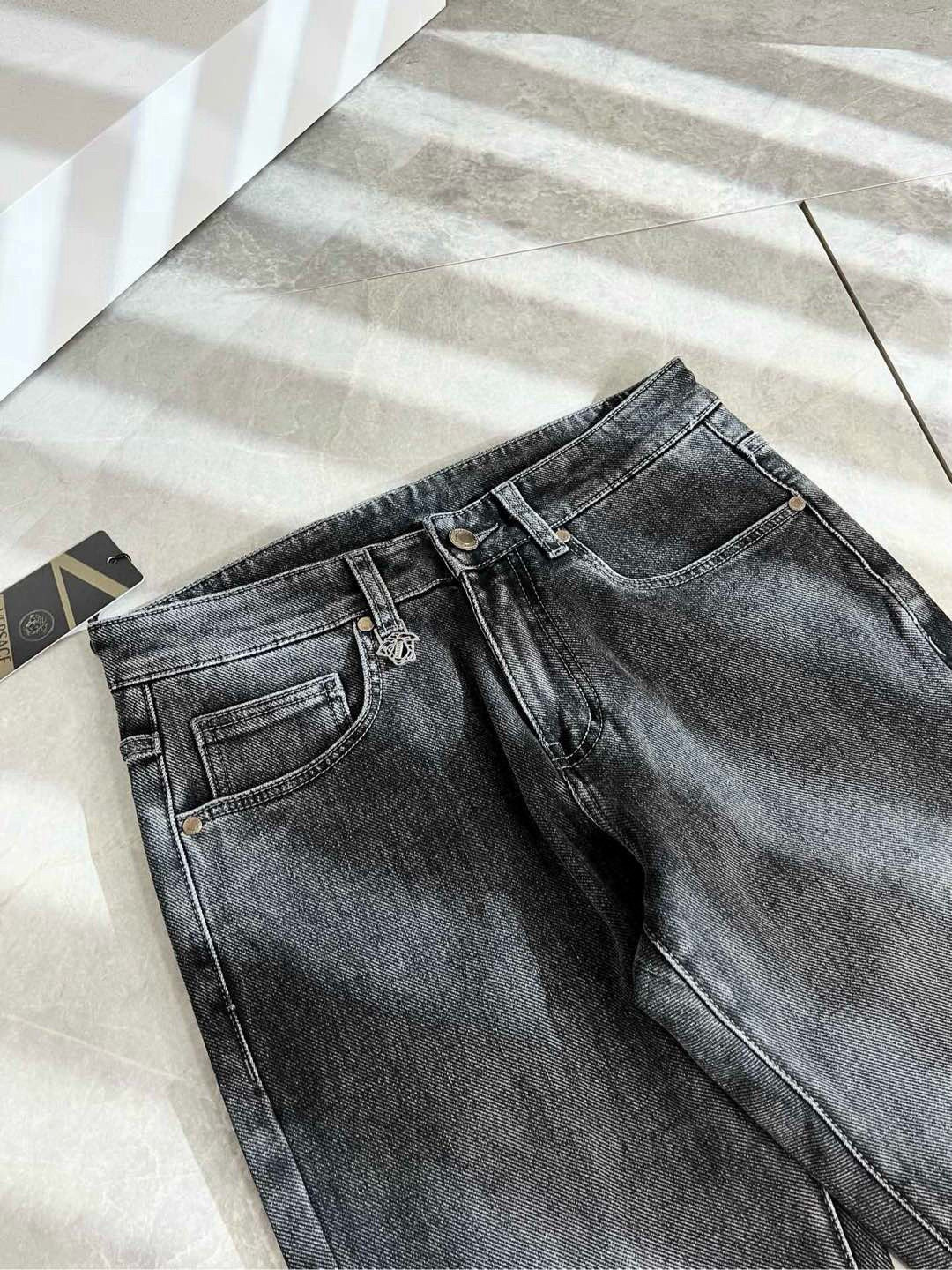 Versa*e范*哲 2025秋冬新款经典男士休闲牛仔裤、代工厂出品，出口欧美订单，2025官柜同步发售