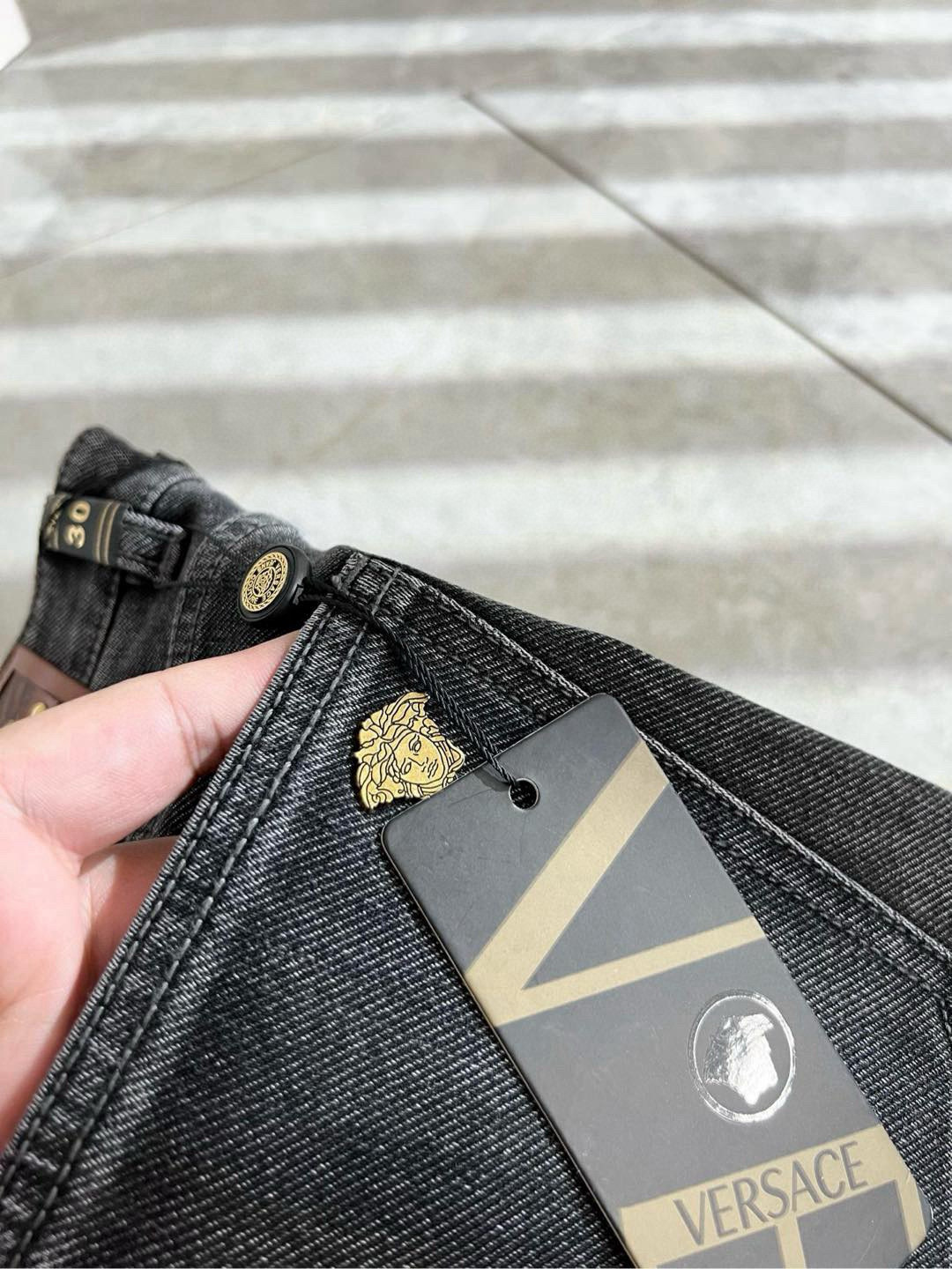 Versa*e范*哲 2025秋冬新款经典男士休闲牛仔裤、代工厂出品，出口欧美订单，2025官柜同步发售