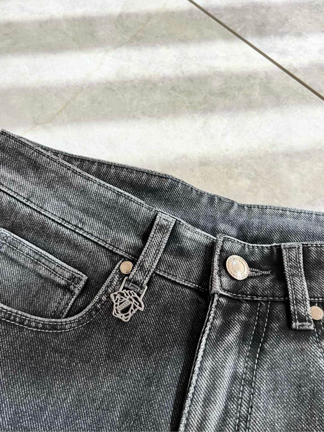 Versa*e范*哲 2025秋冬新款经典男士休闲牛仔裤、代工厂出品，出口欧美订单，2025官柜同步发售