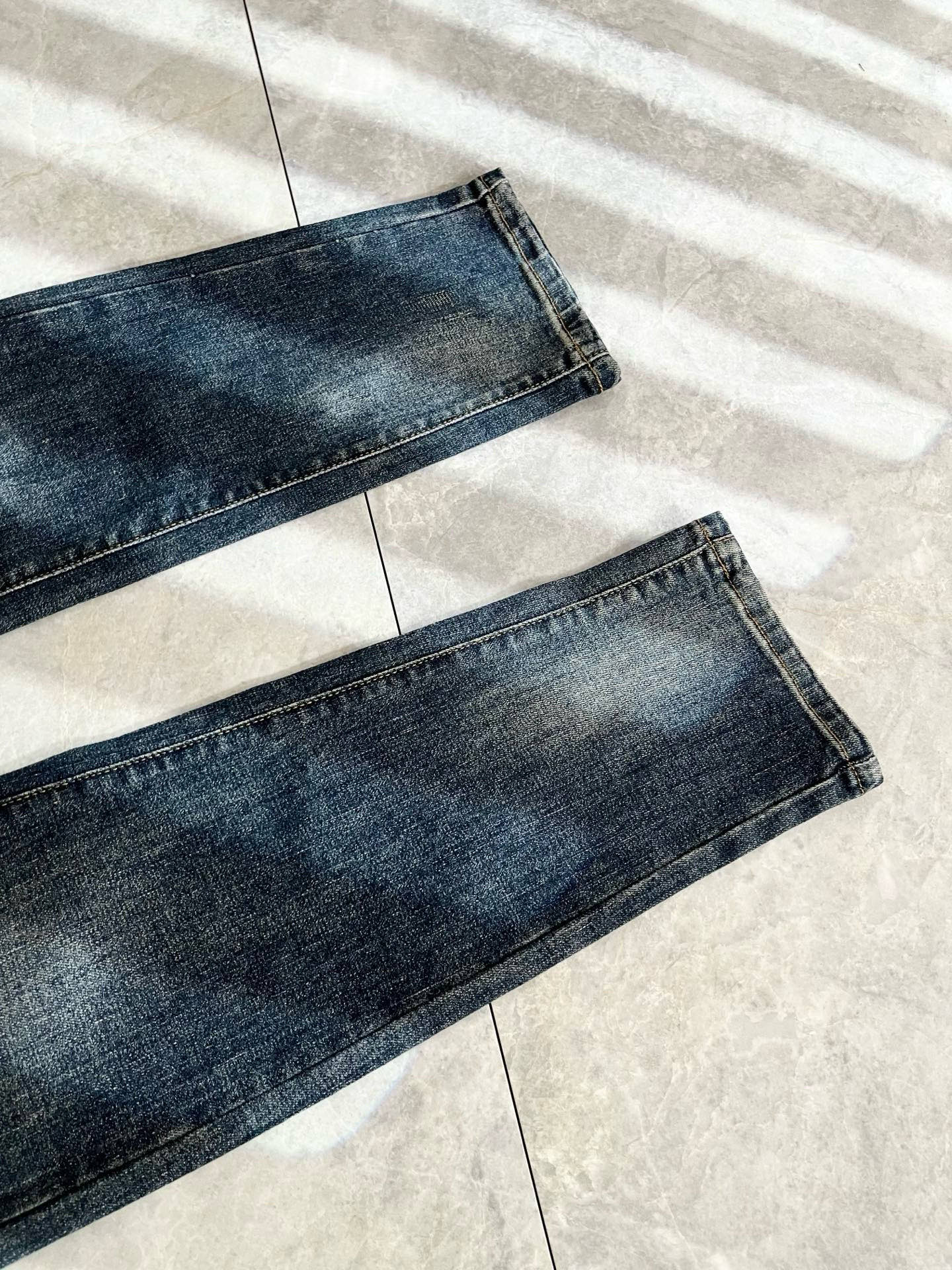 PRA*DA 普拉达 2025秋冬新品发售！牛仔高级百搭实用主义不哗众取宠！港澳台地区限定款！！立体裁剪